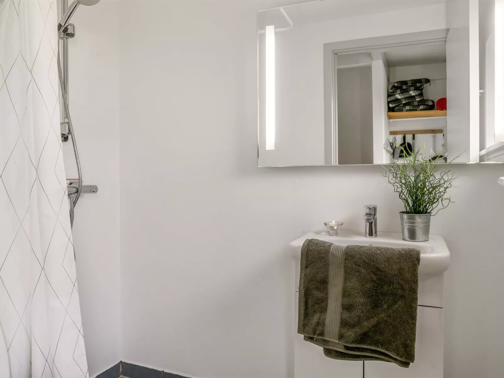 "Arton" -  from the sea-Binnen