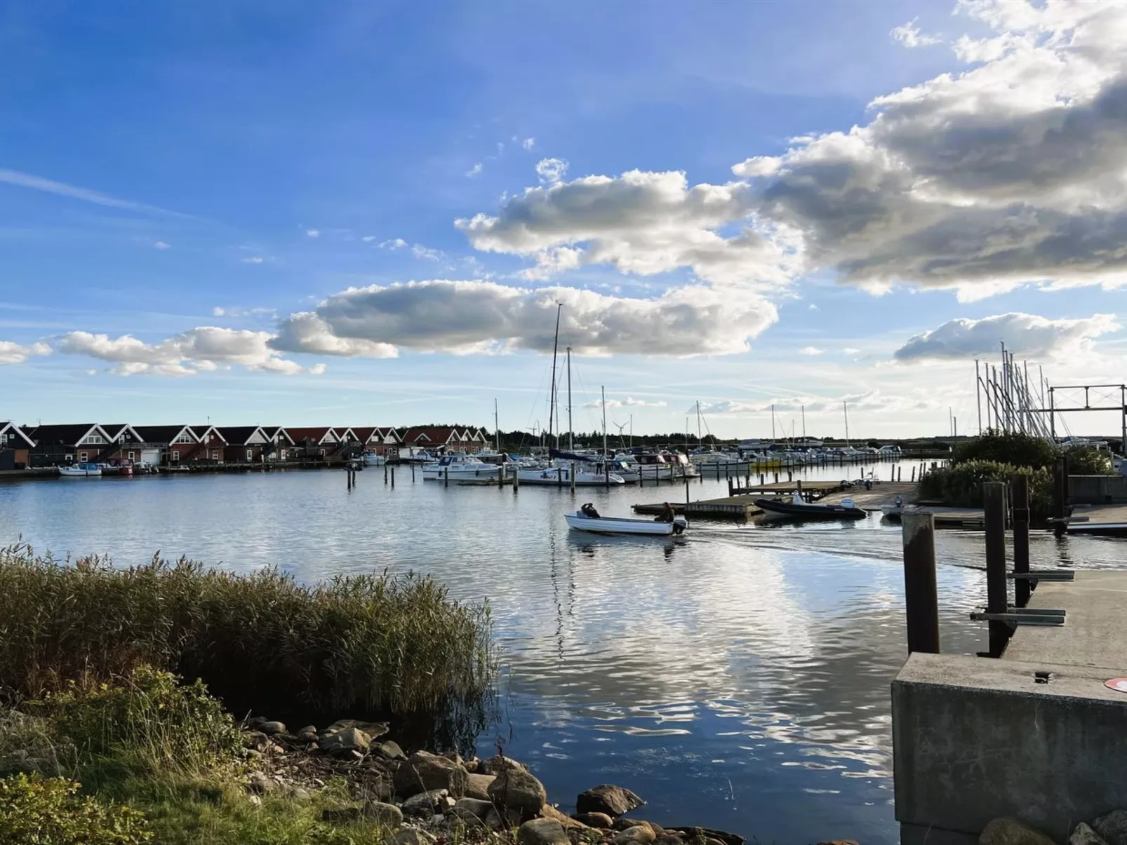 "Ronja" - 100m to the fjord-Buiten