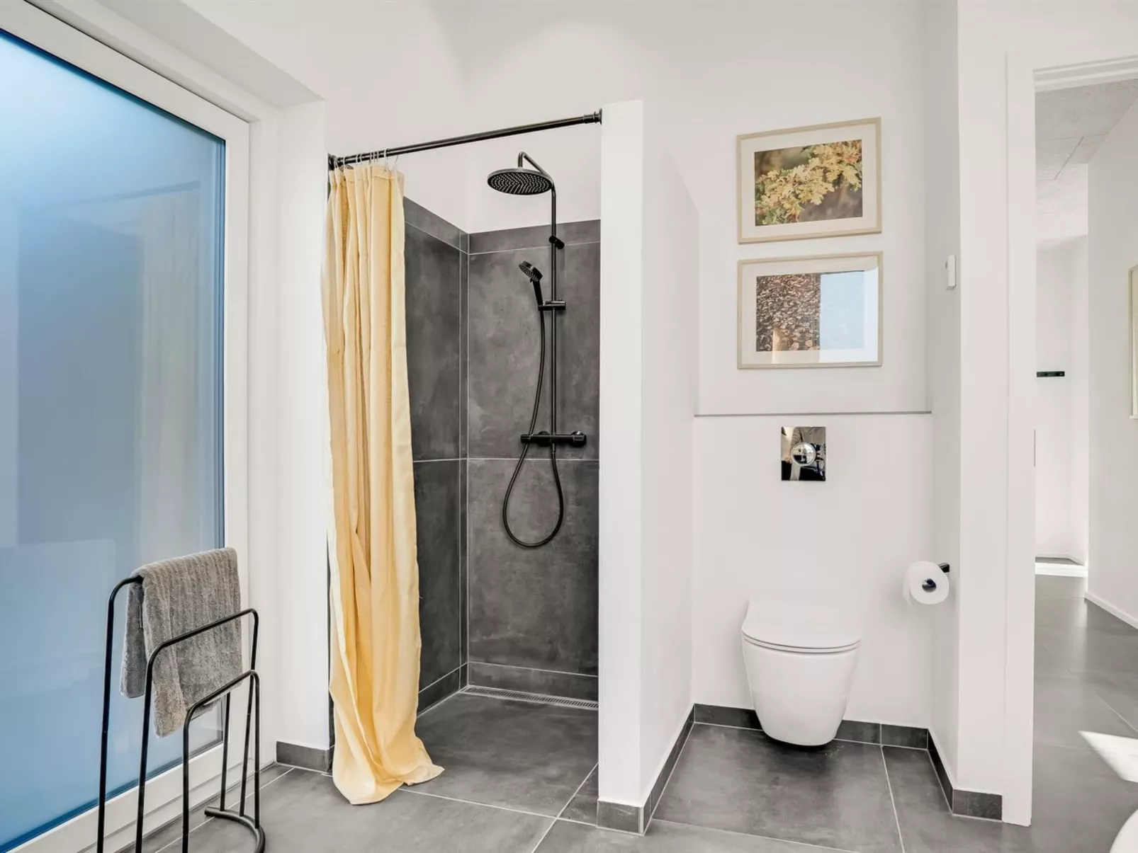 "Ilze" -  from the sea-Binnen