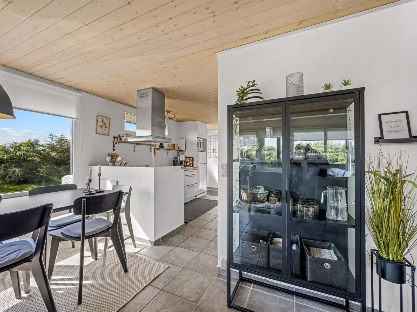 "Erblin" - 400m from the sea-Binnen