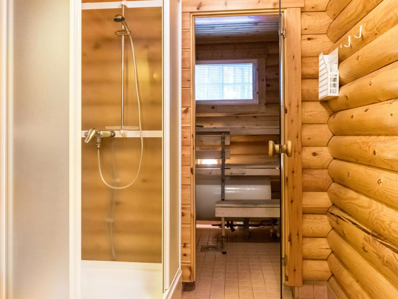 Kilpolan orvokki, pauliina ja karoliina-Binnen