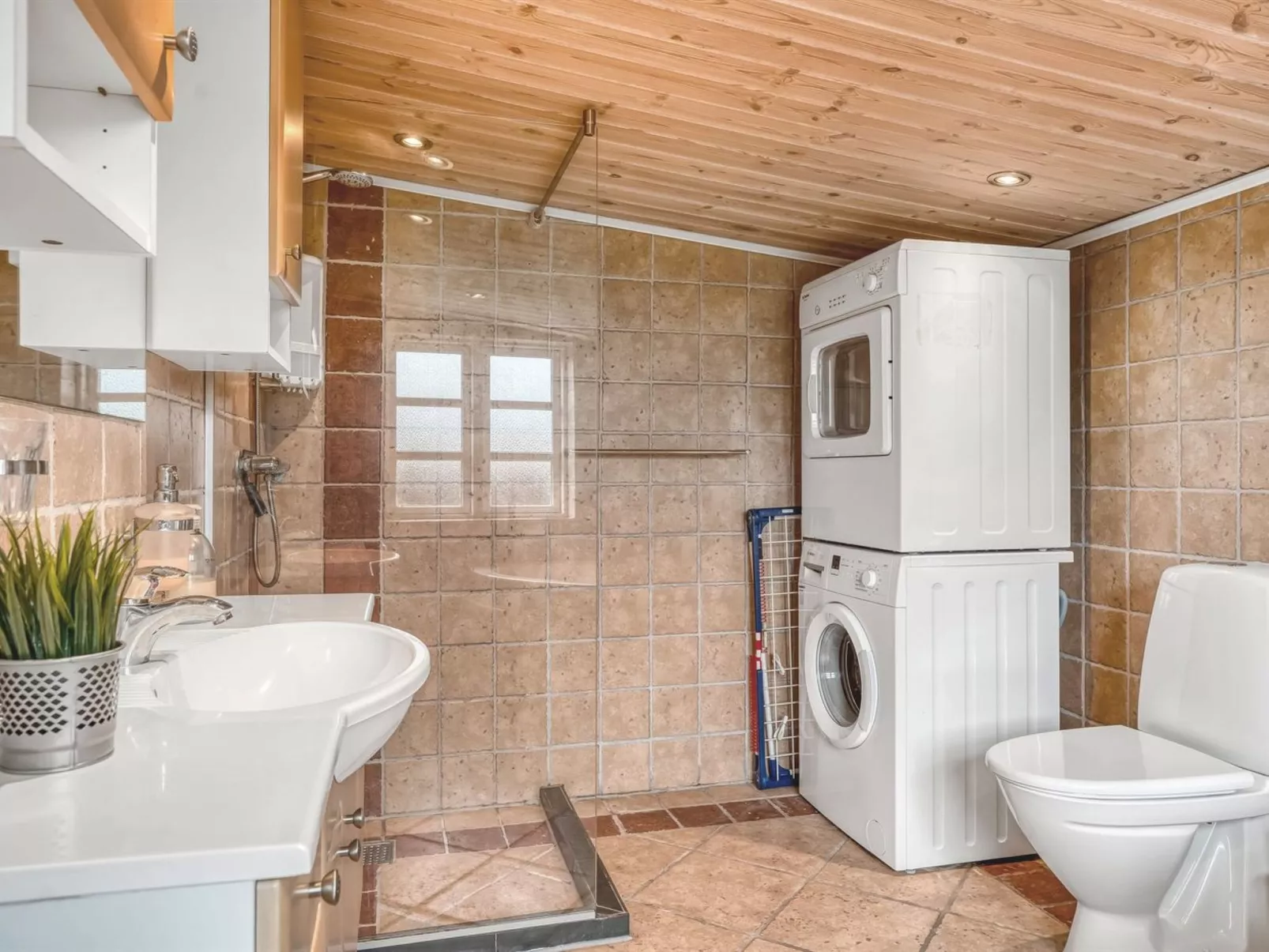 "Aku" - 700m from the sea-Binnen