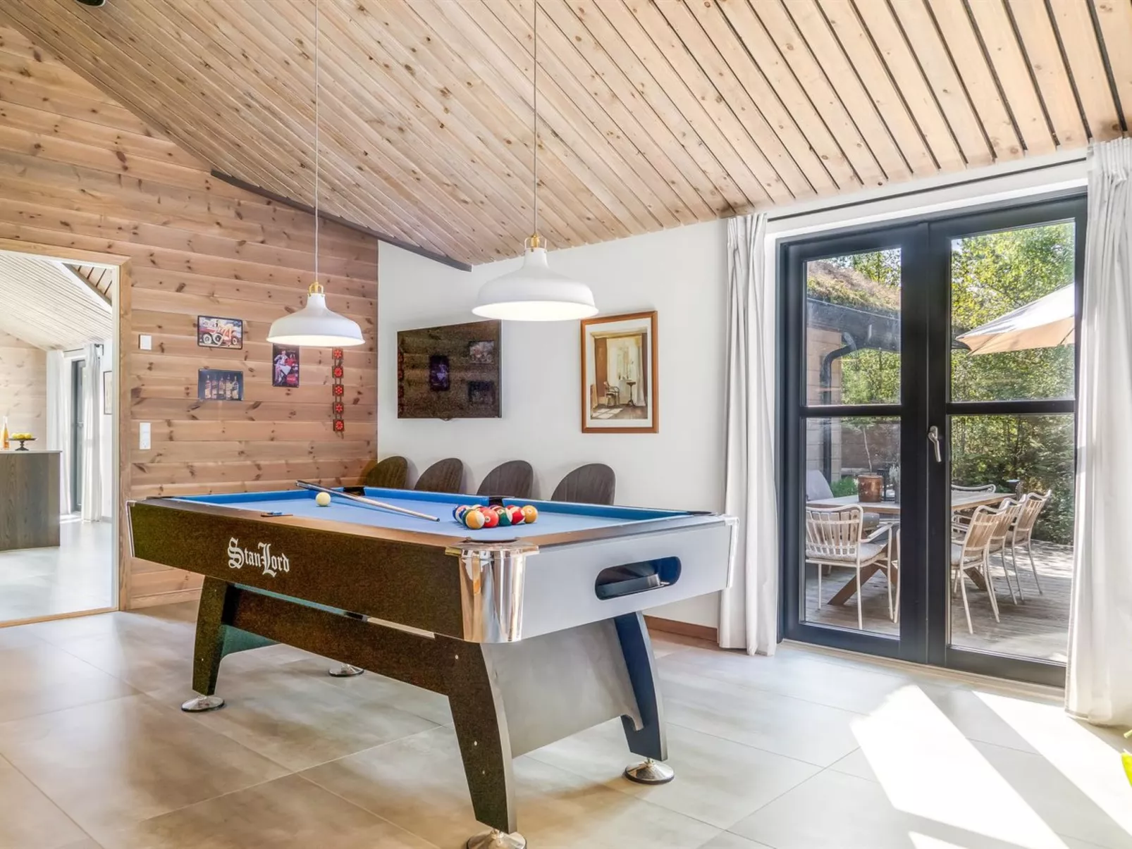 "Arbnora" -  from the sea-Binnen