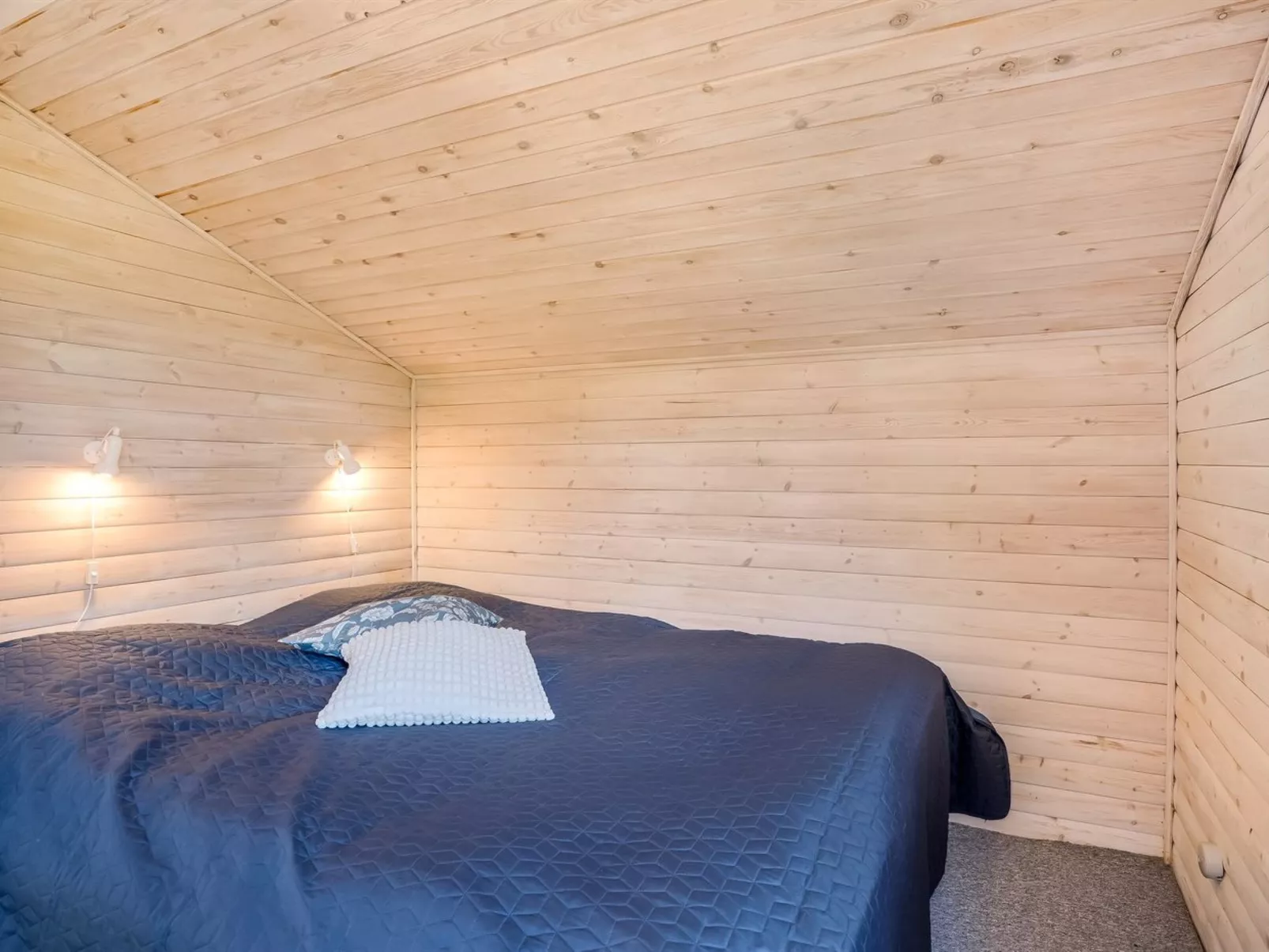 "Laris" - 700m to the fjord-Binnen