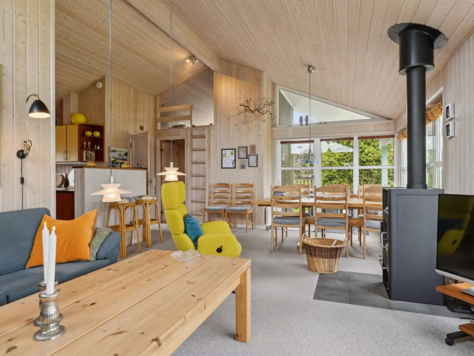 "Henne" -  from the sea-Binnen