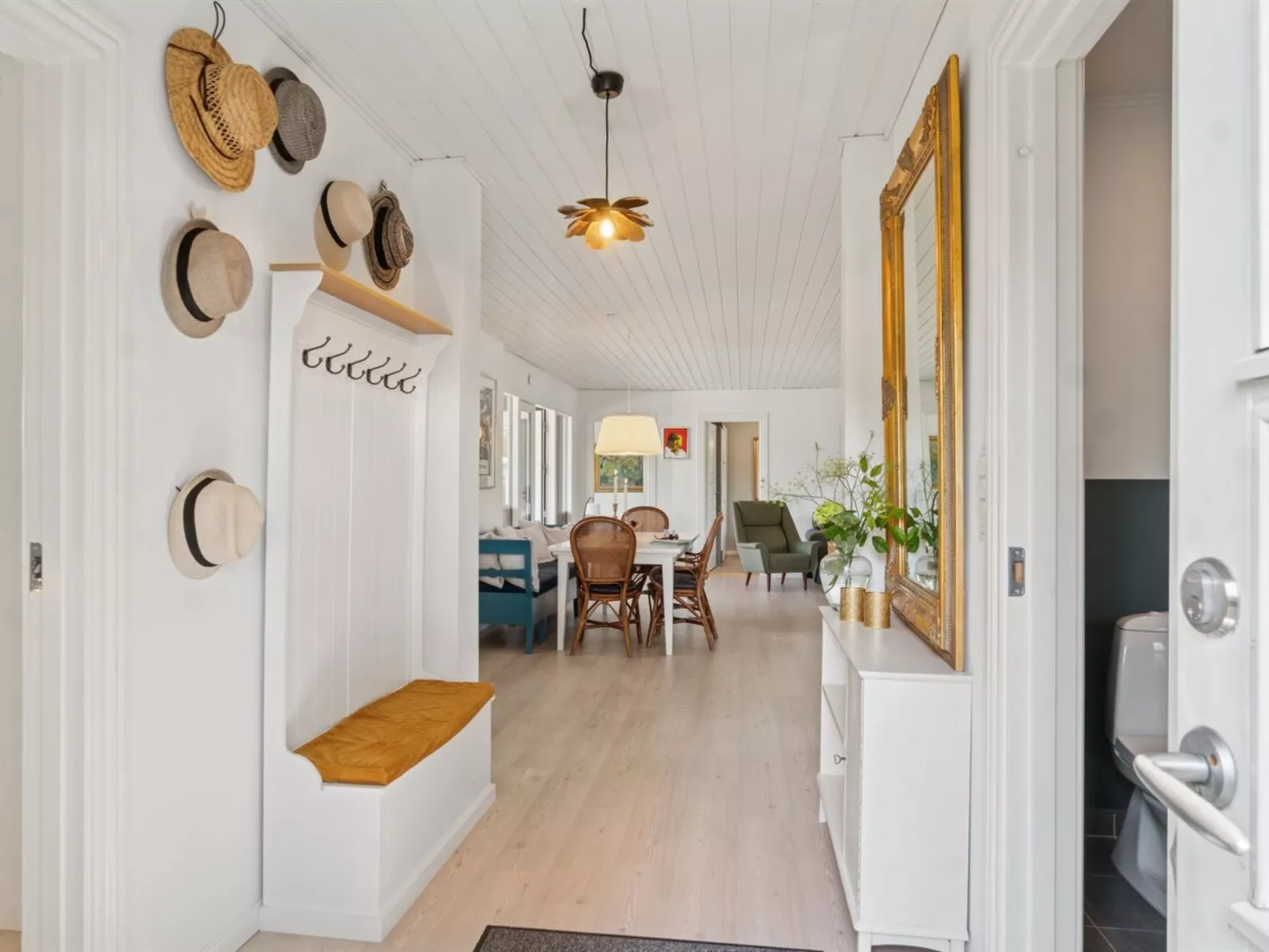 "Botwith" - 125m from the sea-Binnen