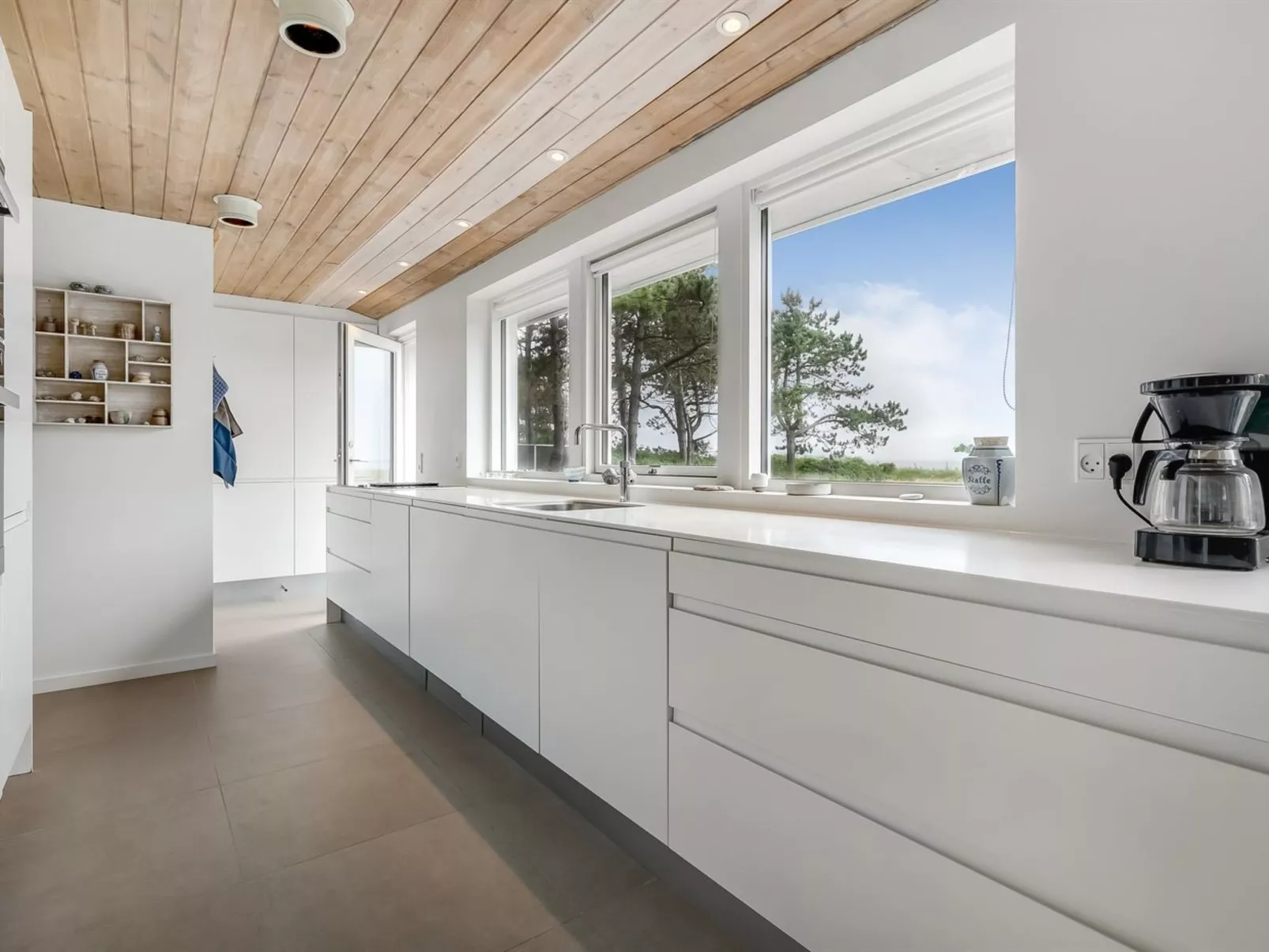 "Donka" - 25m from the sea-Binnen