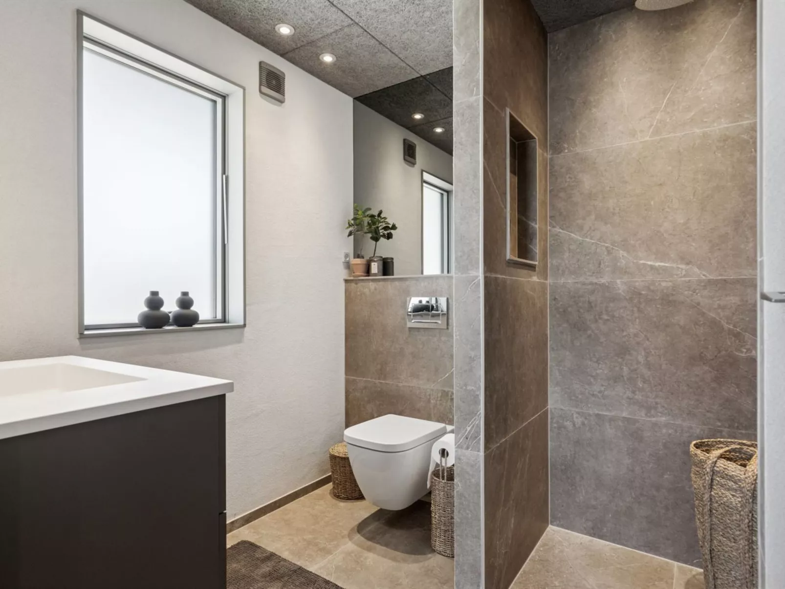 "Elvie" - 150m from the sea-Binnen