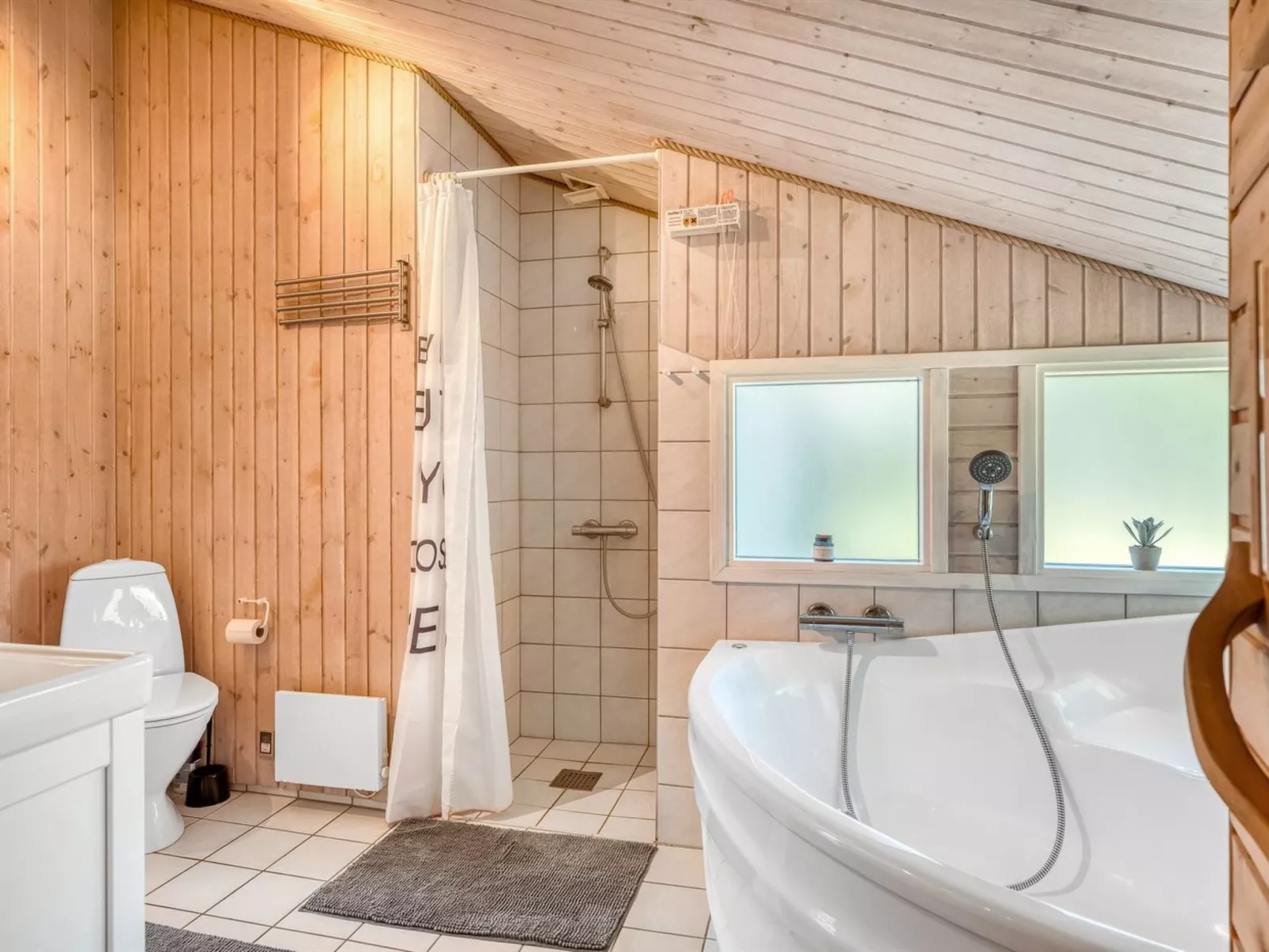 "Elizabeth" - 150m to the fjord-Binnen