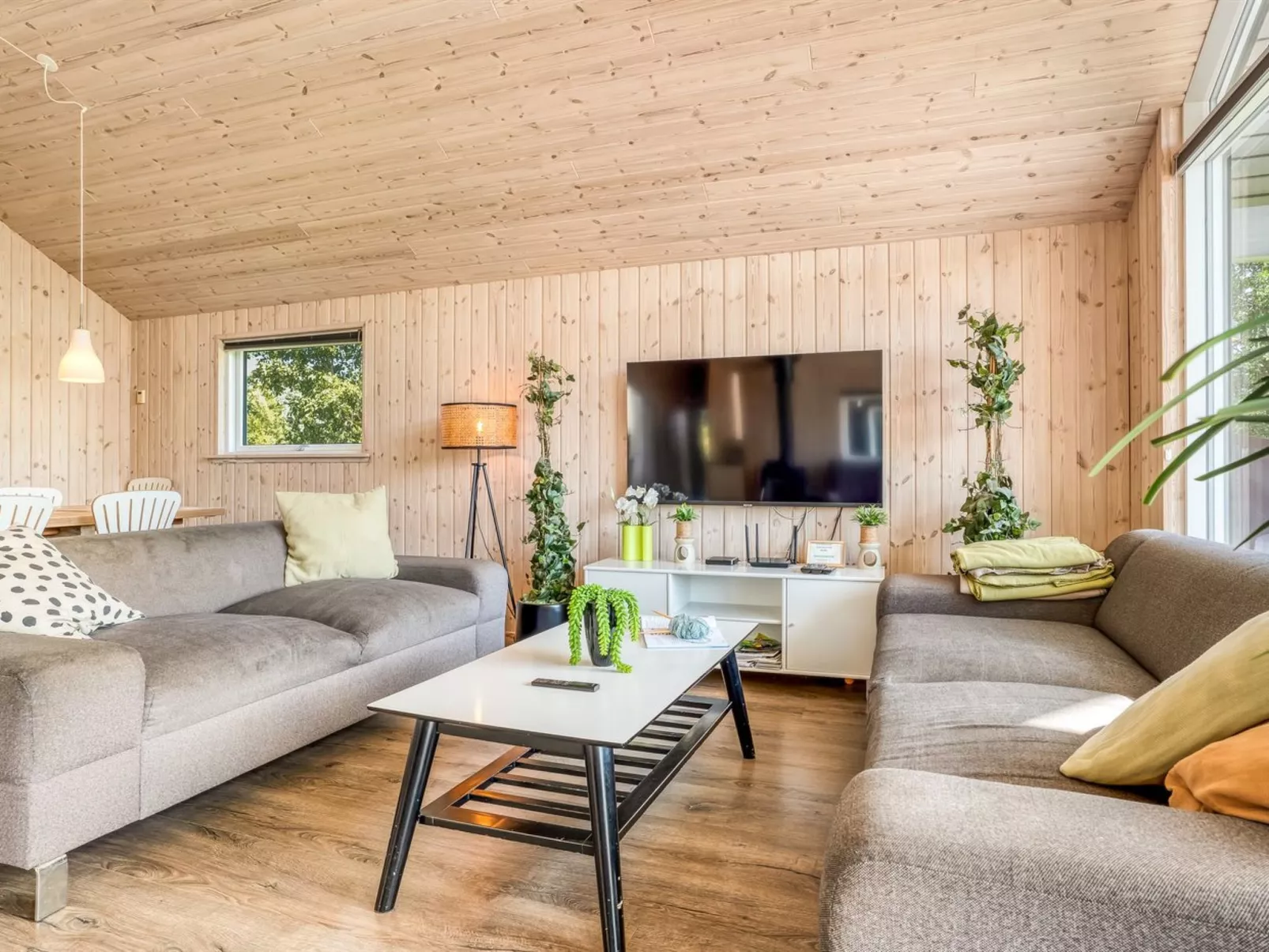 "Jurgis" - 900m from the sea-Binnen