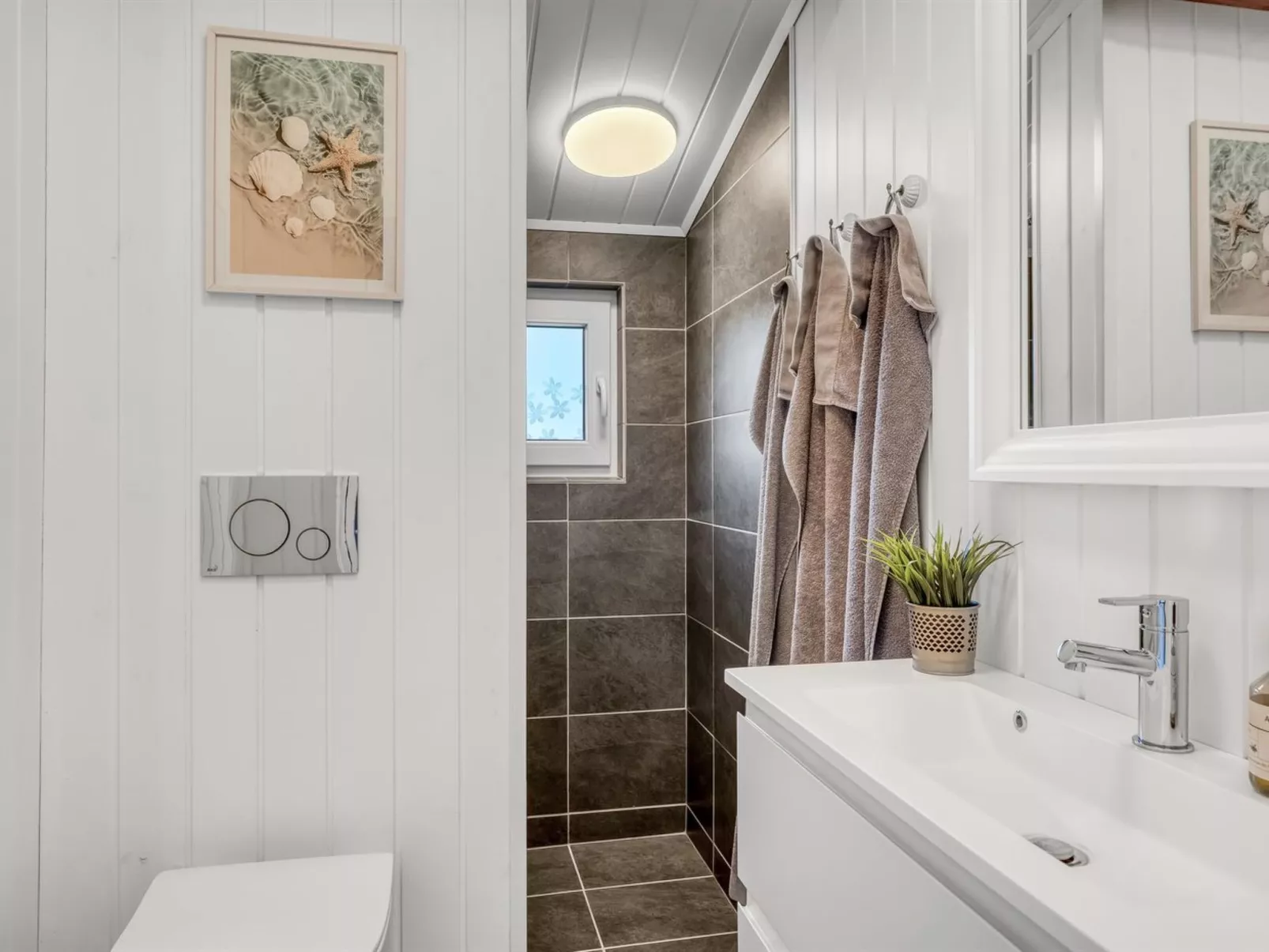 "Berner" - 500m to the fjord-Binnen