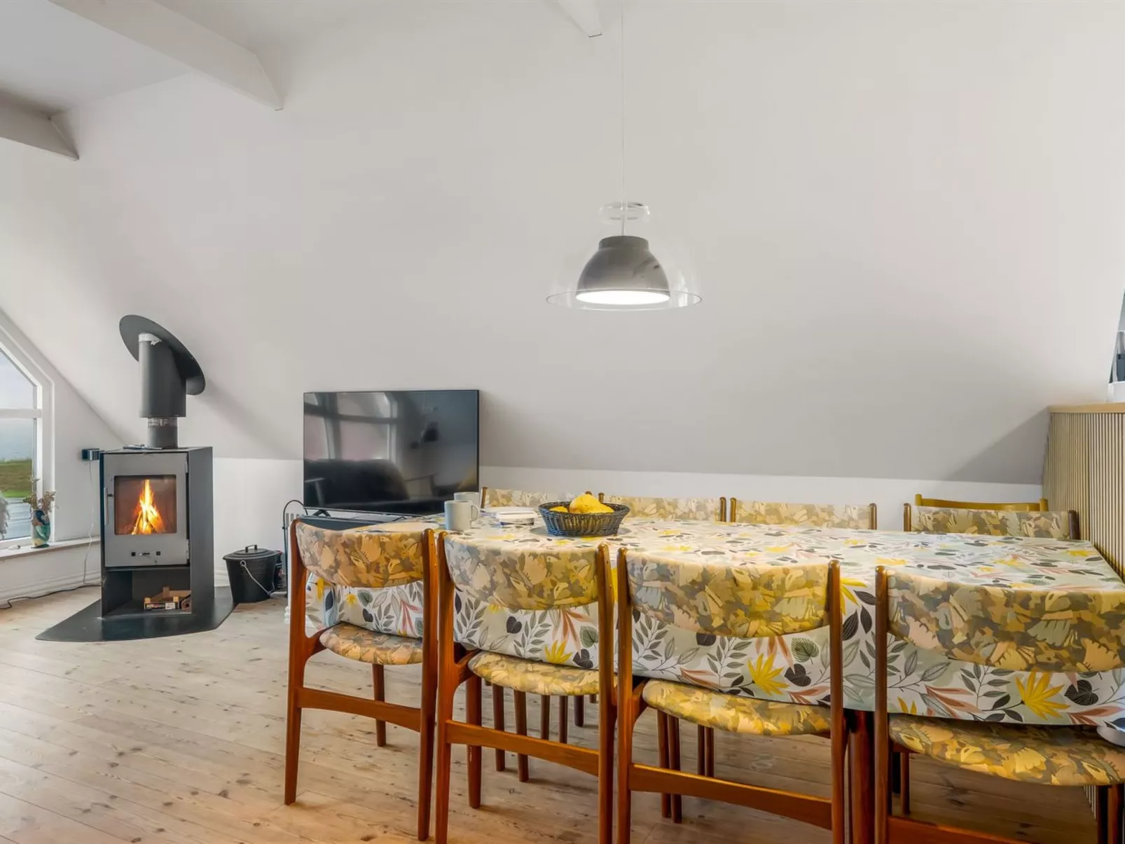 "Raika" - 25m to the fjord-Binnen