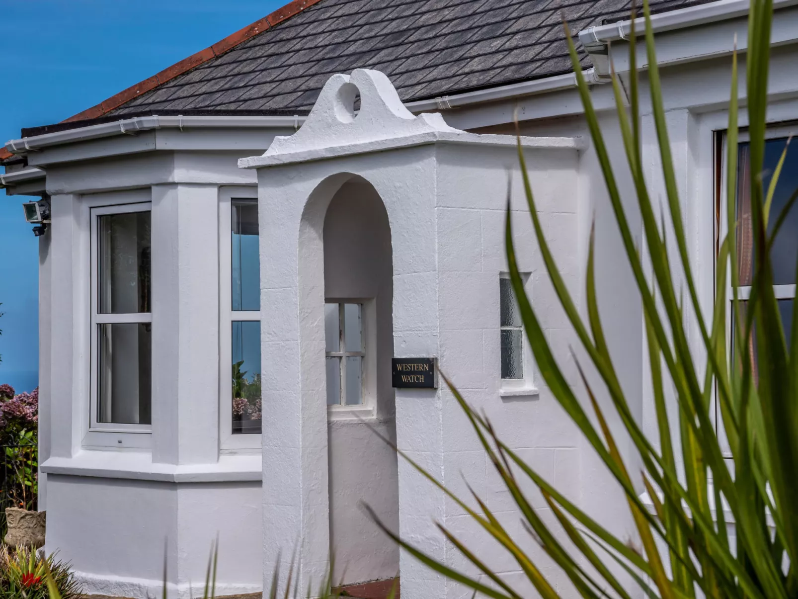 Western Watch-Buiten