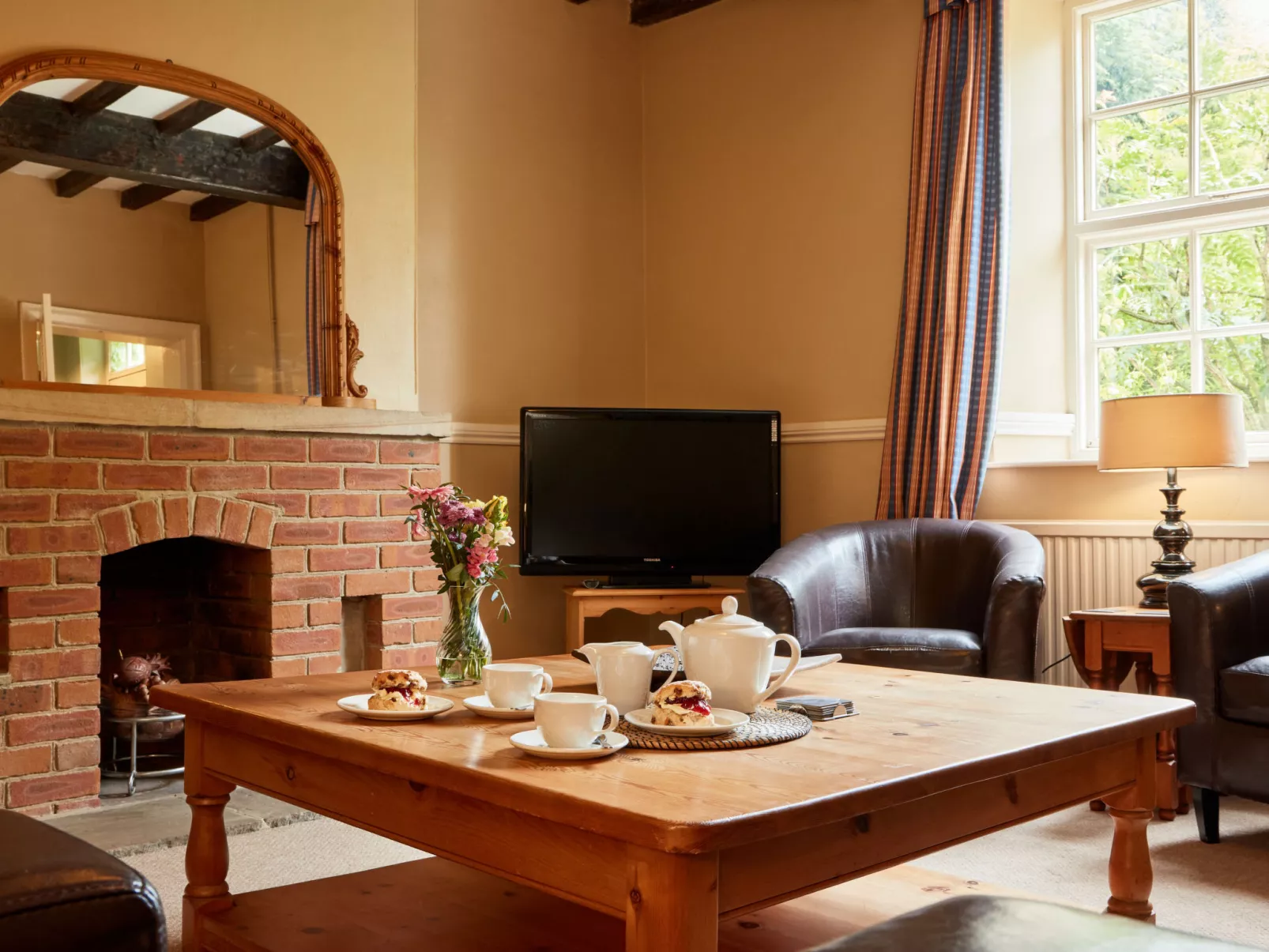 The Farmhouse-Binnen