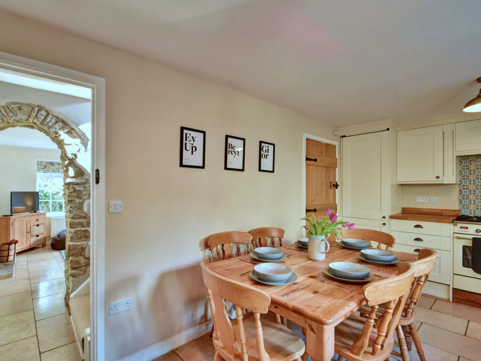 Stable Cottage-Binnen