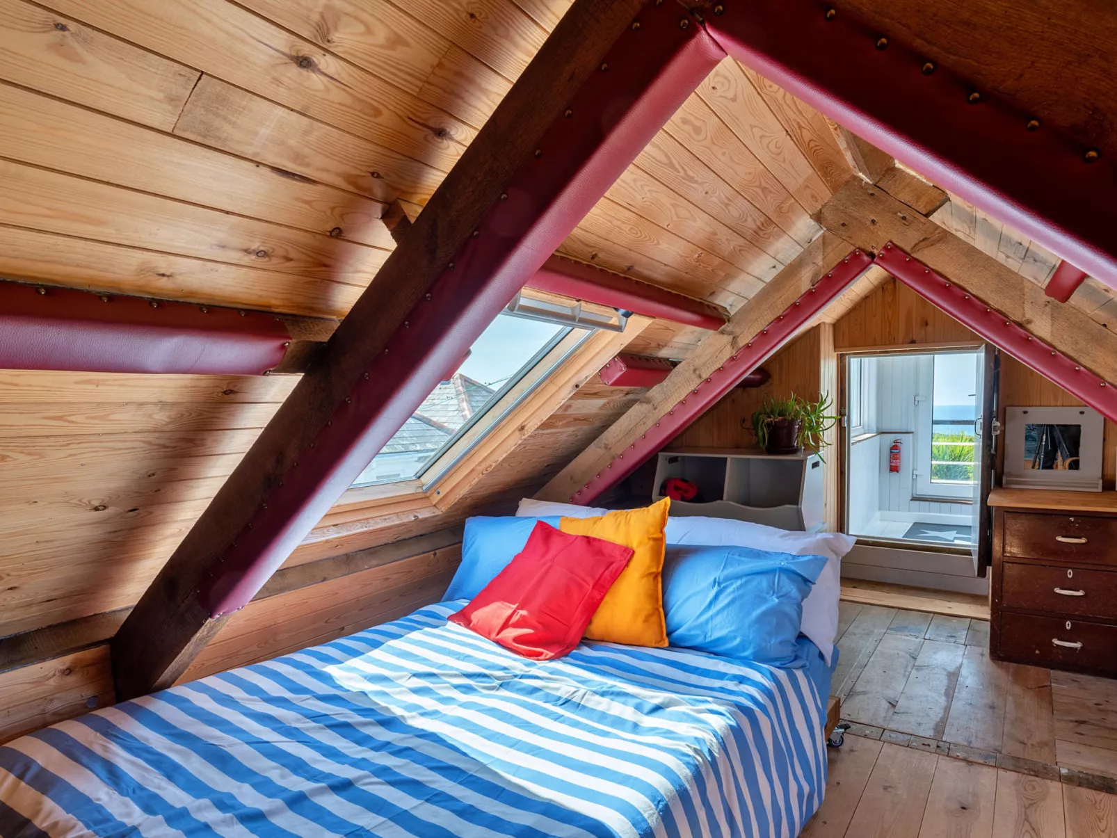 The Watchtower at Western Watch-Binnen