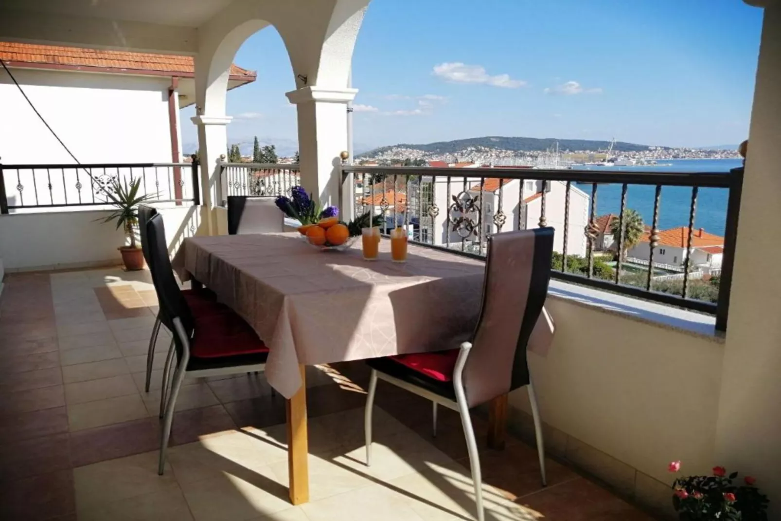 Apartment Libe with Sea View Trogir - Two Bedroom Apartment with Balcony-Terrasbalkon