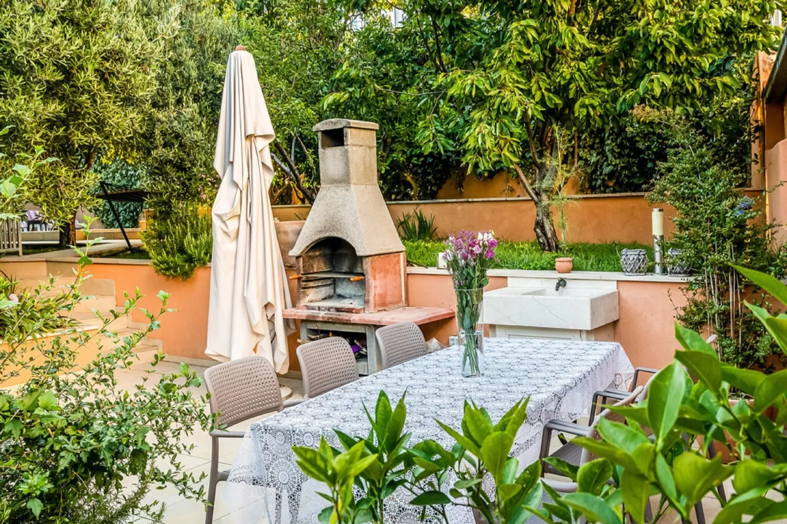 Three Bedroom Apartment with Pool-Buitenlucht