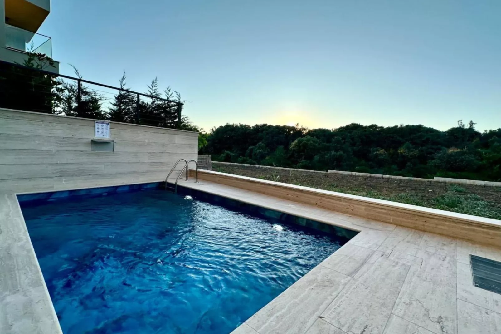 Leonarda Waterfront Residences-Two-Bedroom Apartment with private pool (The Bayfront One) -S5-Zwembad