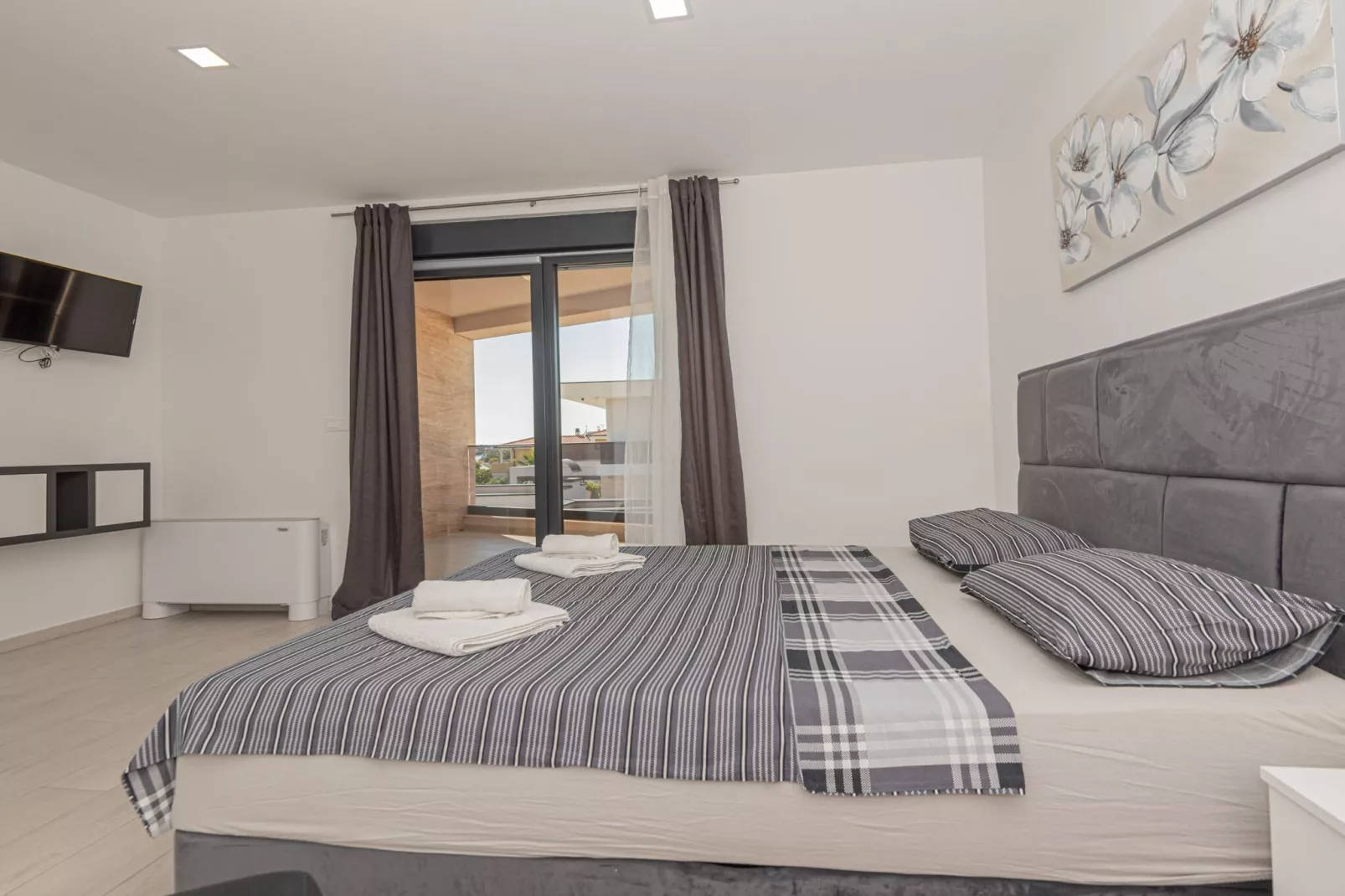 Four-Bedroom Villa With Pool-Slaapkamer