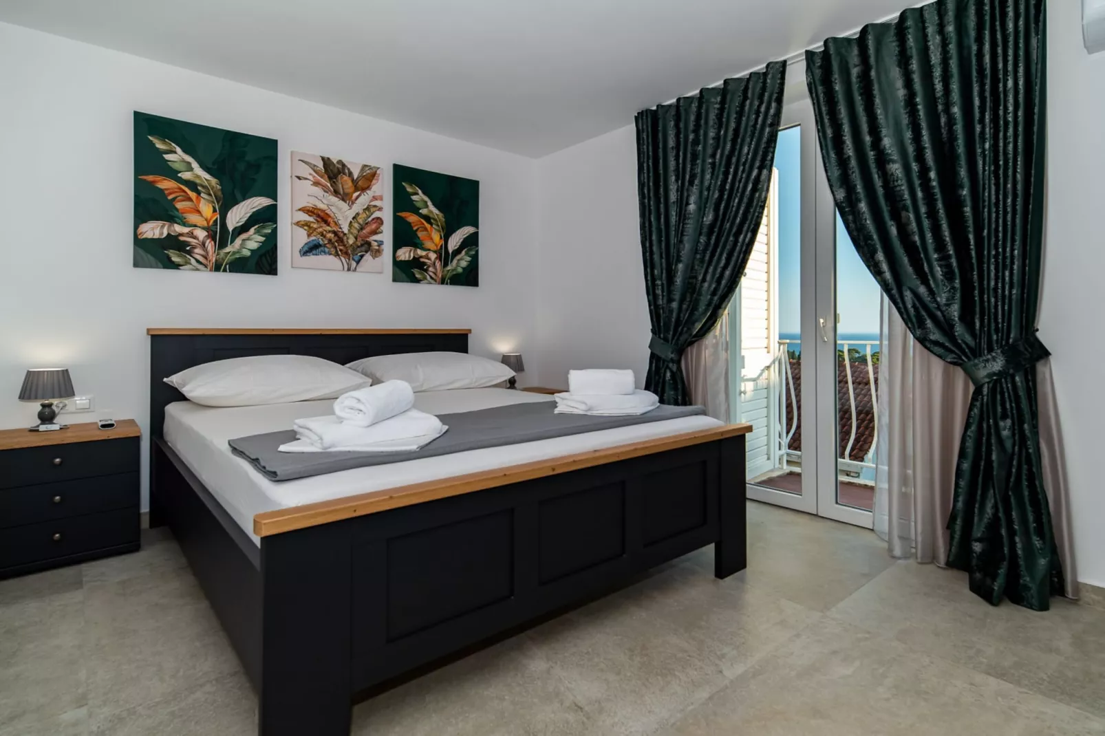 Apartments Sweet Escape - Two Bedroom Apartment with Terrace and Sea View-Slaapkamer