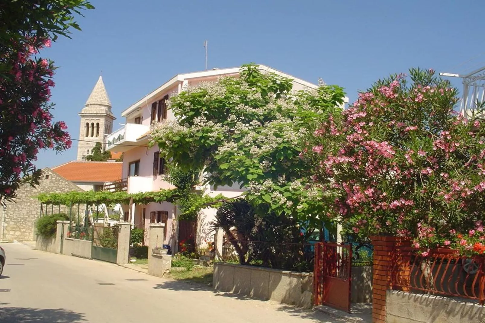 Apartments A&N Pakoštane - One Bedroom Apartment with Sea View and Balcony (A1)-Buitenlucht