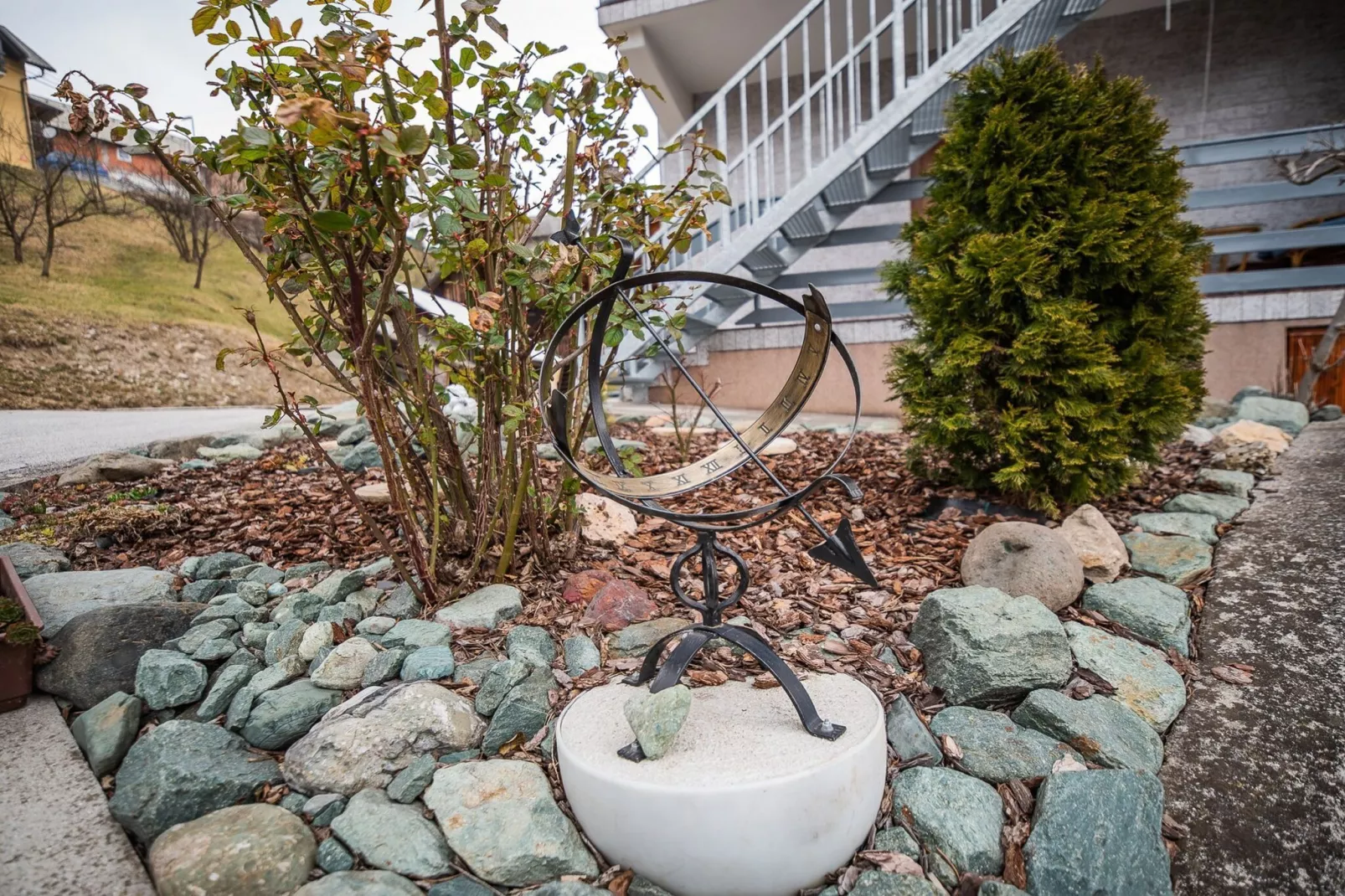 Quiet and Sunny Apartment with Balcony - Two Bedroom Apartment with Balcony-Buitenlucht