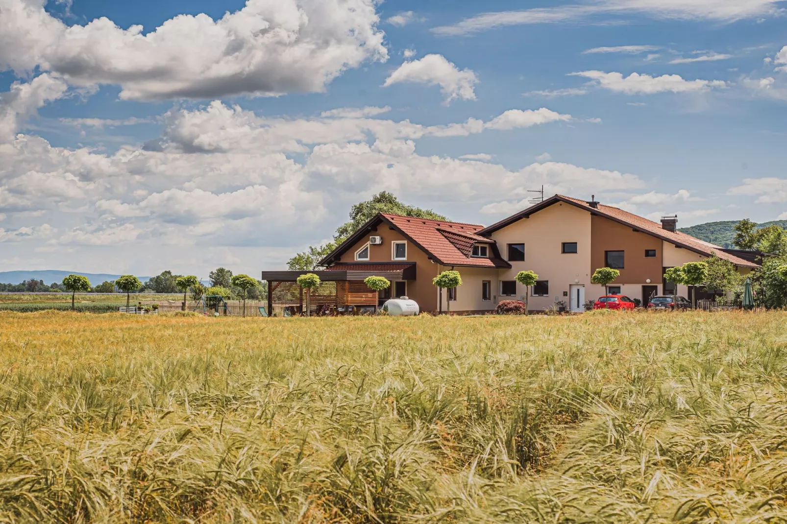 Elegant and Stylish Retreat Apartments with Terrace - Three Bedroom Apartment with Terrace-Buitenlucht