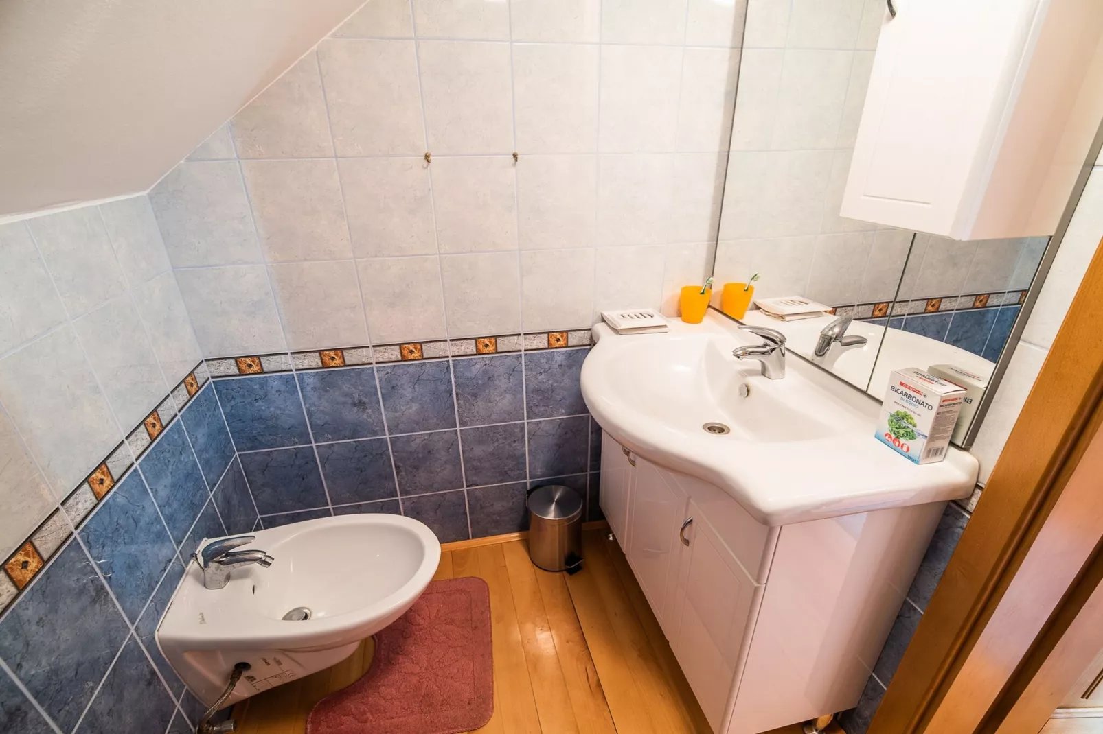 Vivid Hillside Country House with Hot-Tub and Sauna - Two Bedroom Country House-Badkamer