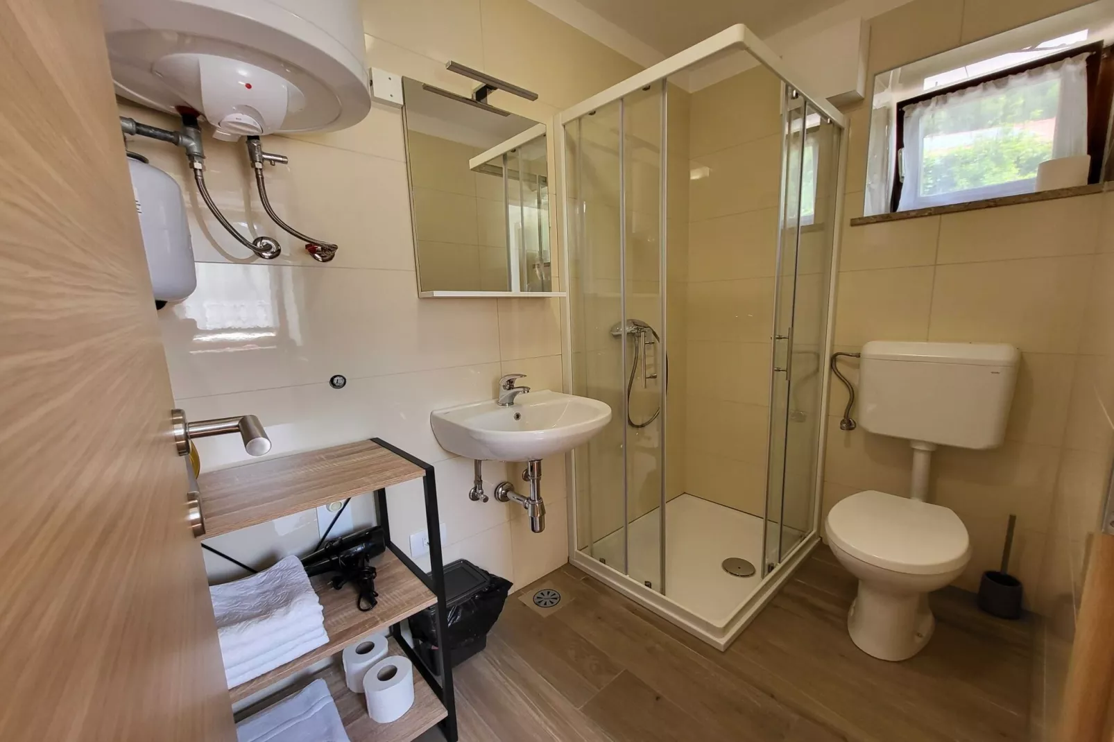 Peaceful Countryside Holiday Home with Terrace - One Bedroom Holiday Home with Terrace-Badkamer