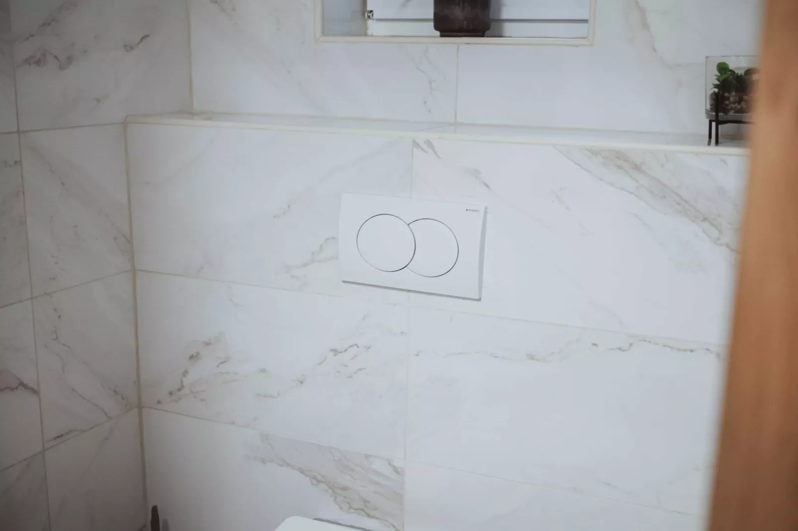 Cozy Holiday Home with Fireplace and Scenic Hills in Bistrica ob Sotli - Two Bedroom Holiday Home-Badkamer