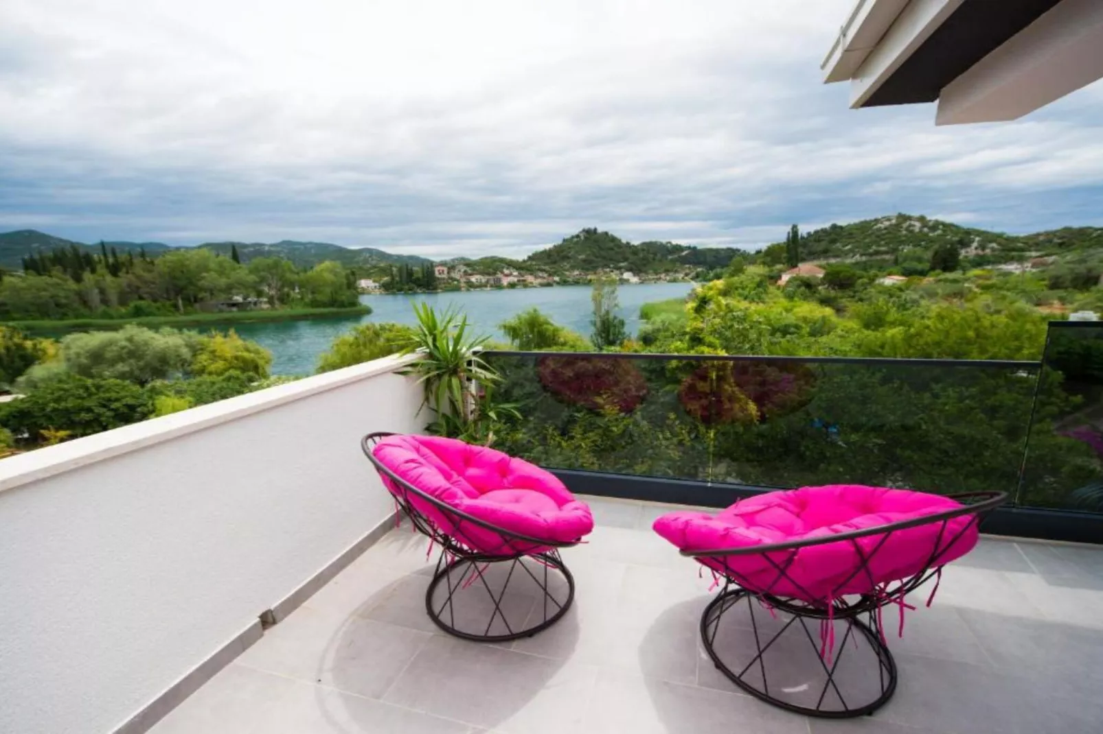 One-Bedroom Apartment With Lake View-Terras