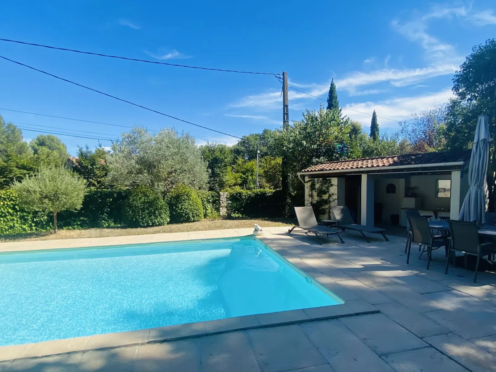 Les Pierres Fleuries-Buiten