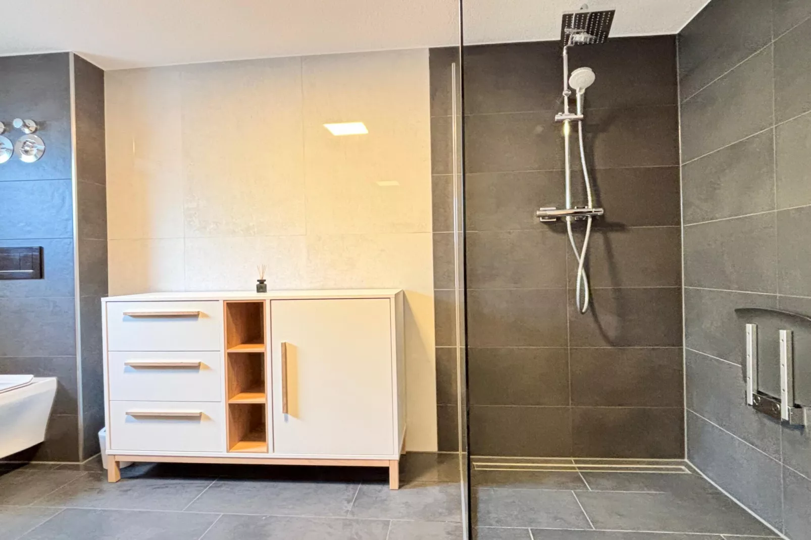 Luxuriöses Wohnen im historischen Haus-Badkamer