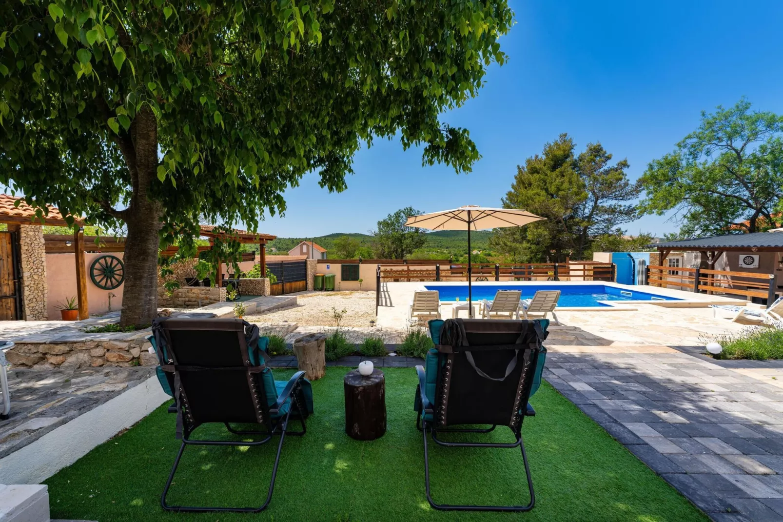 Holiday home Burgija-Terrasbalkon