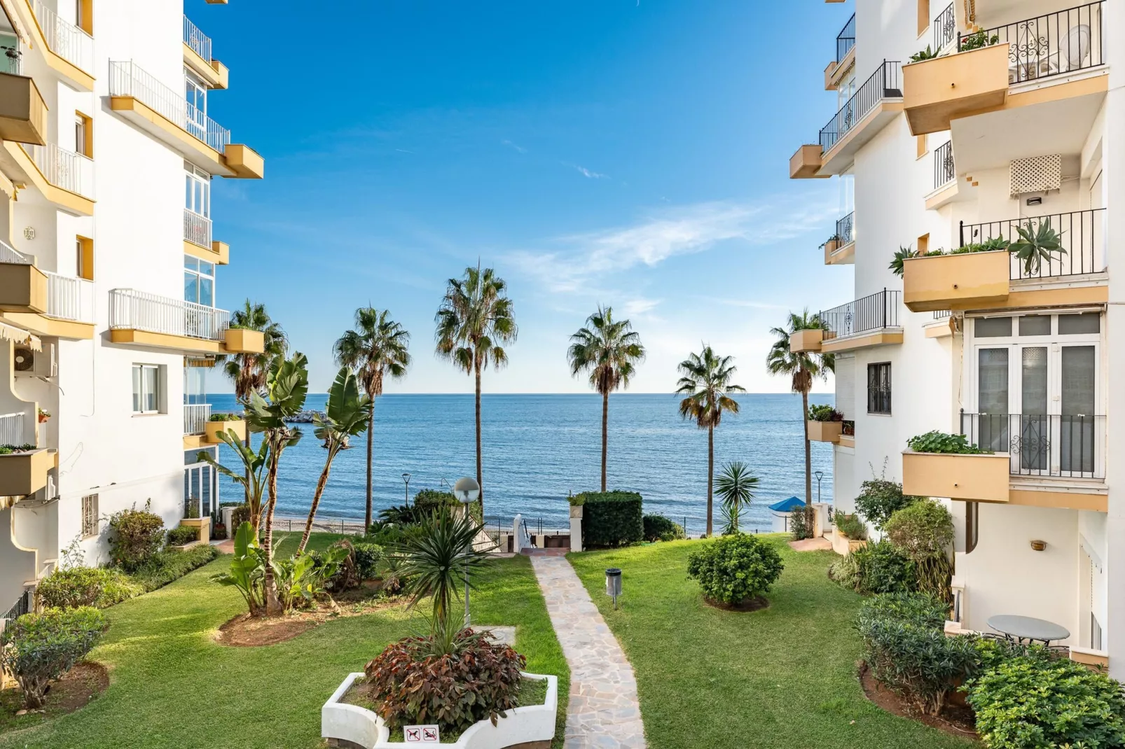 CT 350 - Faro's Marbella Beachapartment for 2 - perfect beachconection-Tuinen zomer