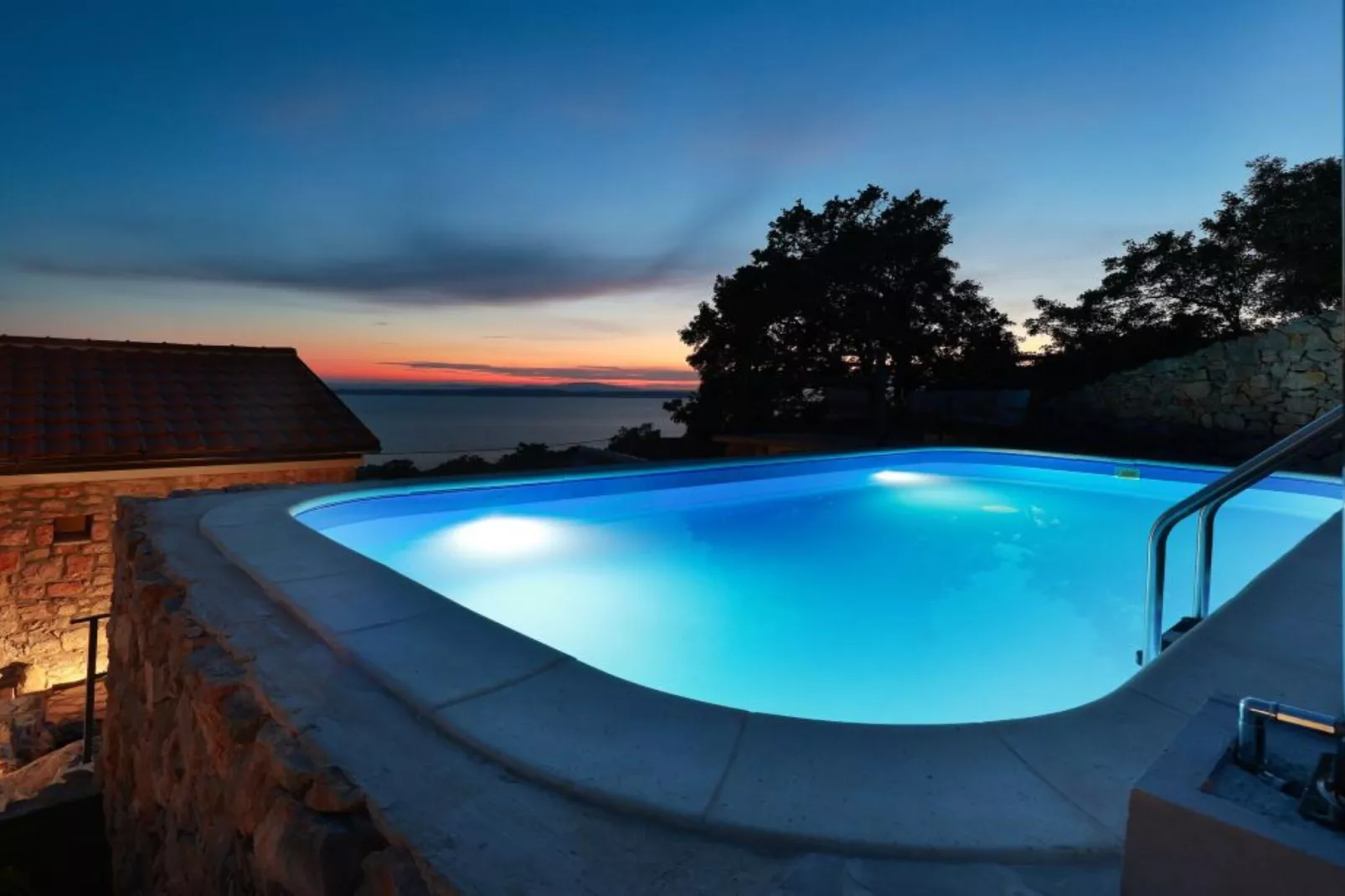 Ana’s Stone House Jurčić Kalić with the Pool-Zwembad