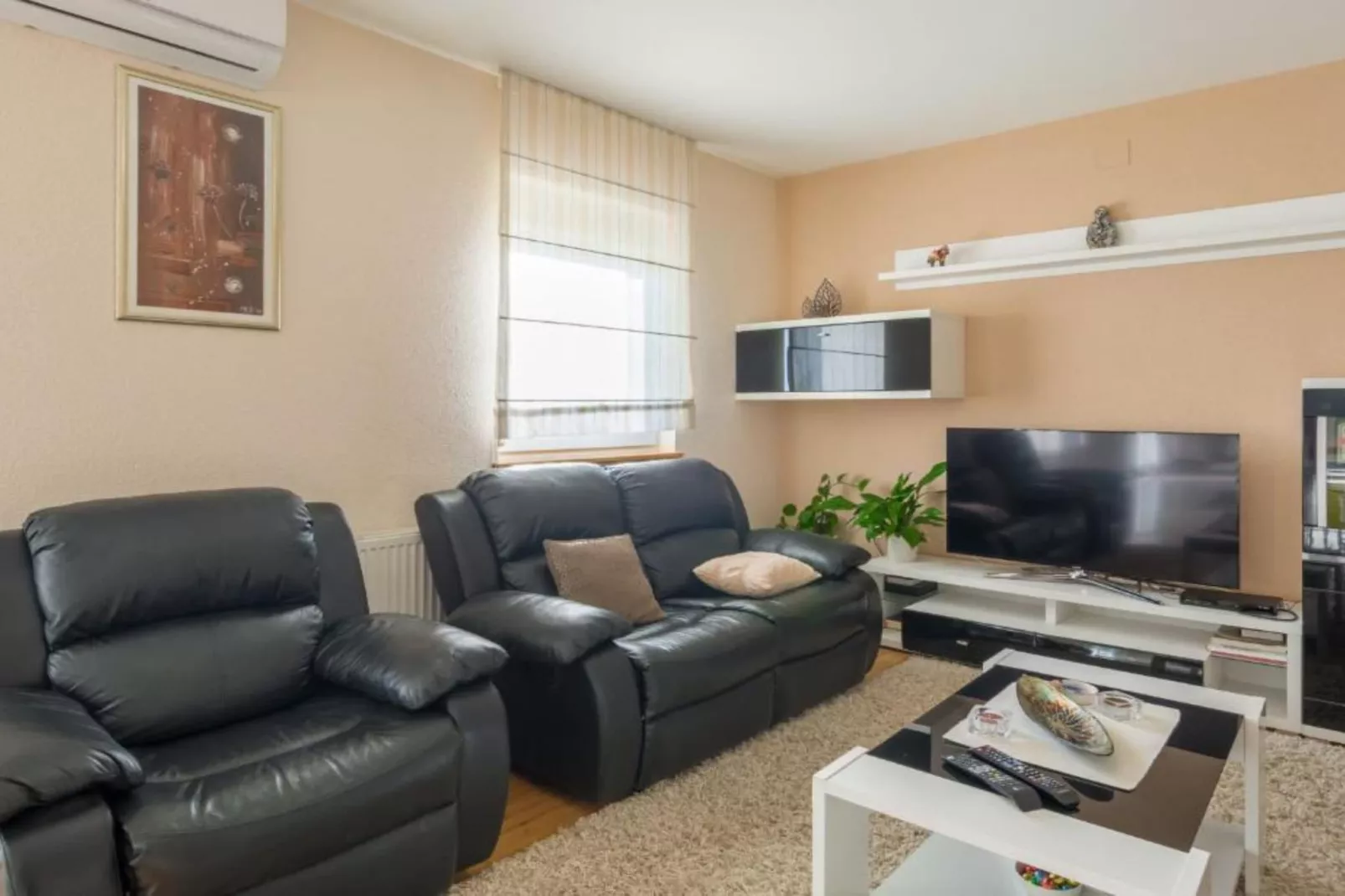 Holiday House BALEN with Swimming Pool - Six Bedroom Holiday House With Pool-Buitenlucht