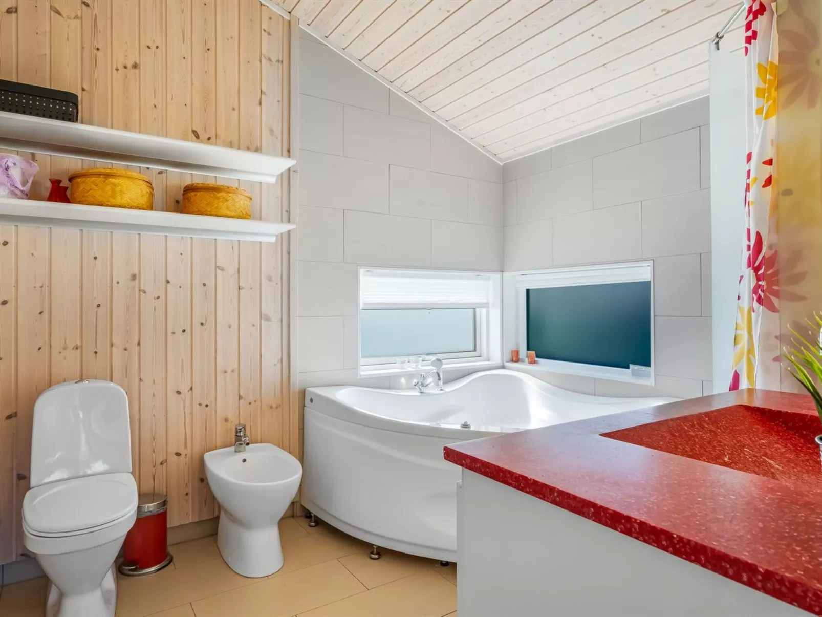 "Ginia" - 150m to the fjord-Binnen