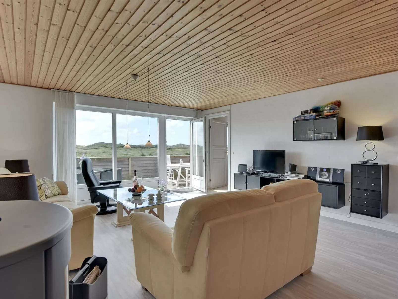 "Dorothea" - 450m to the fjord-Binnen