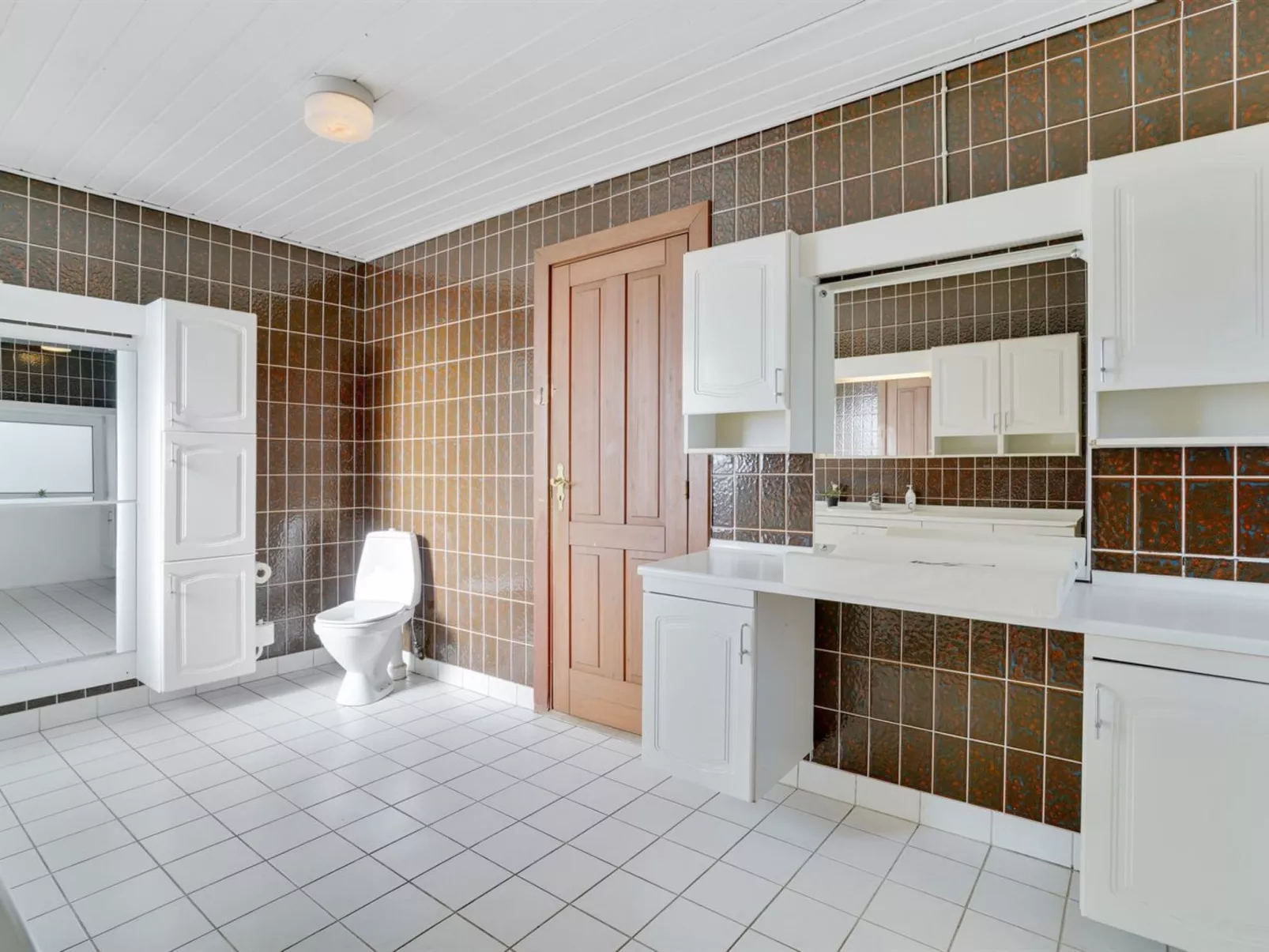 "Rahild" - 2km to the fjord-Binnen