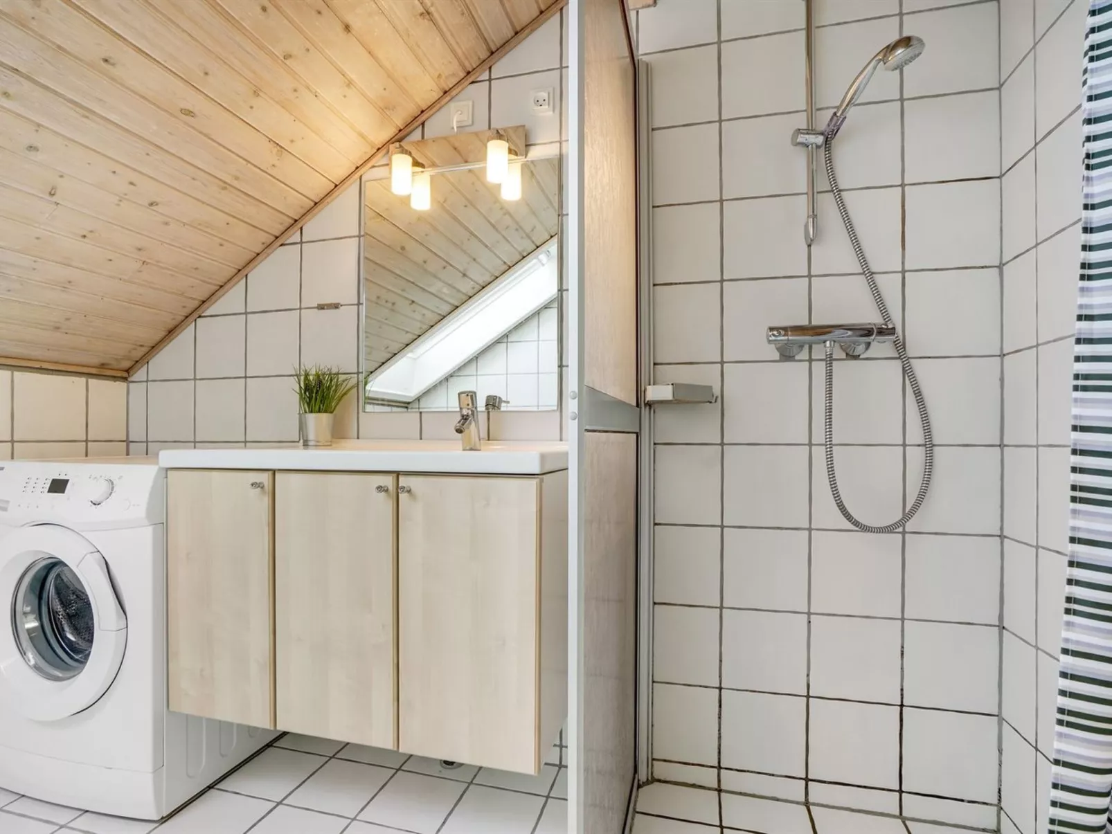 "Ginger" - 2.3km from the sea-Binnen