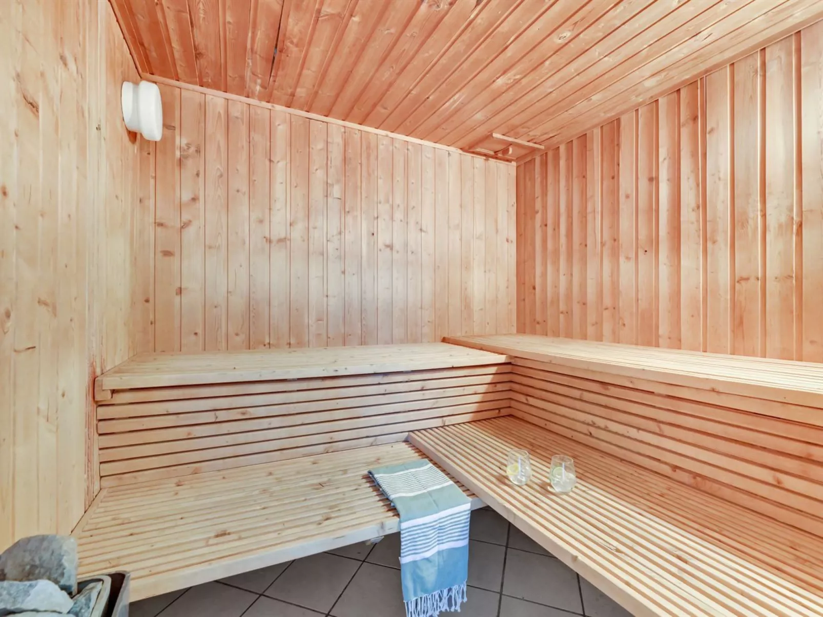 "Cornelius" - 900m from the sea-Binnen