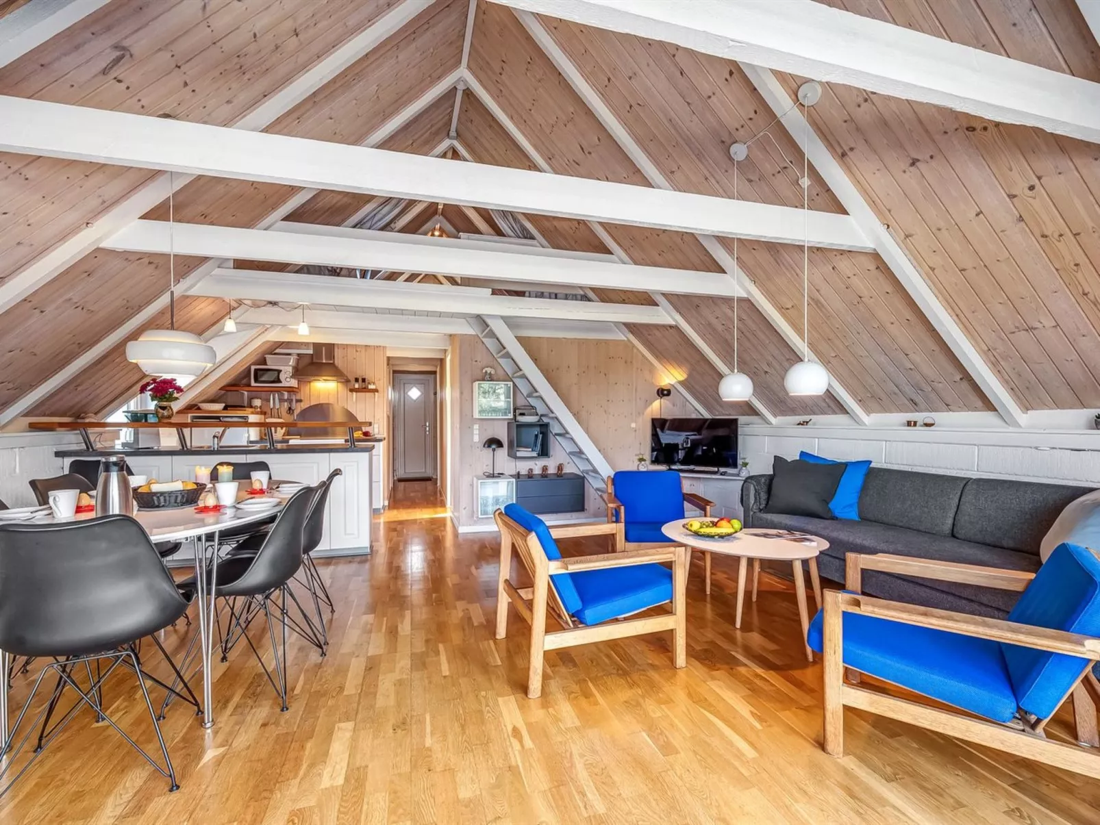 "Hemfrith" - 800m to the fjord-Binnen