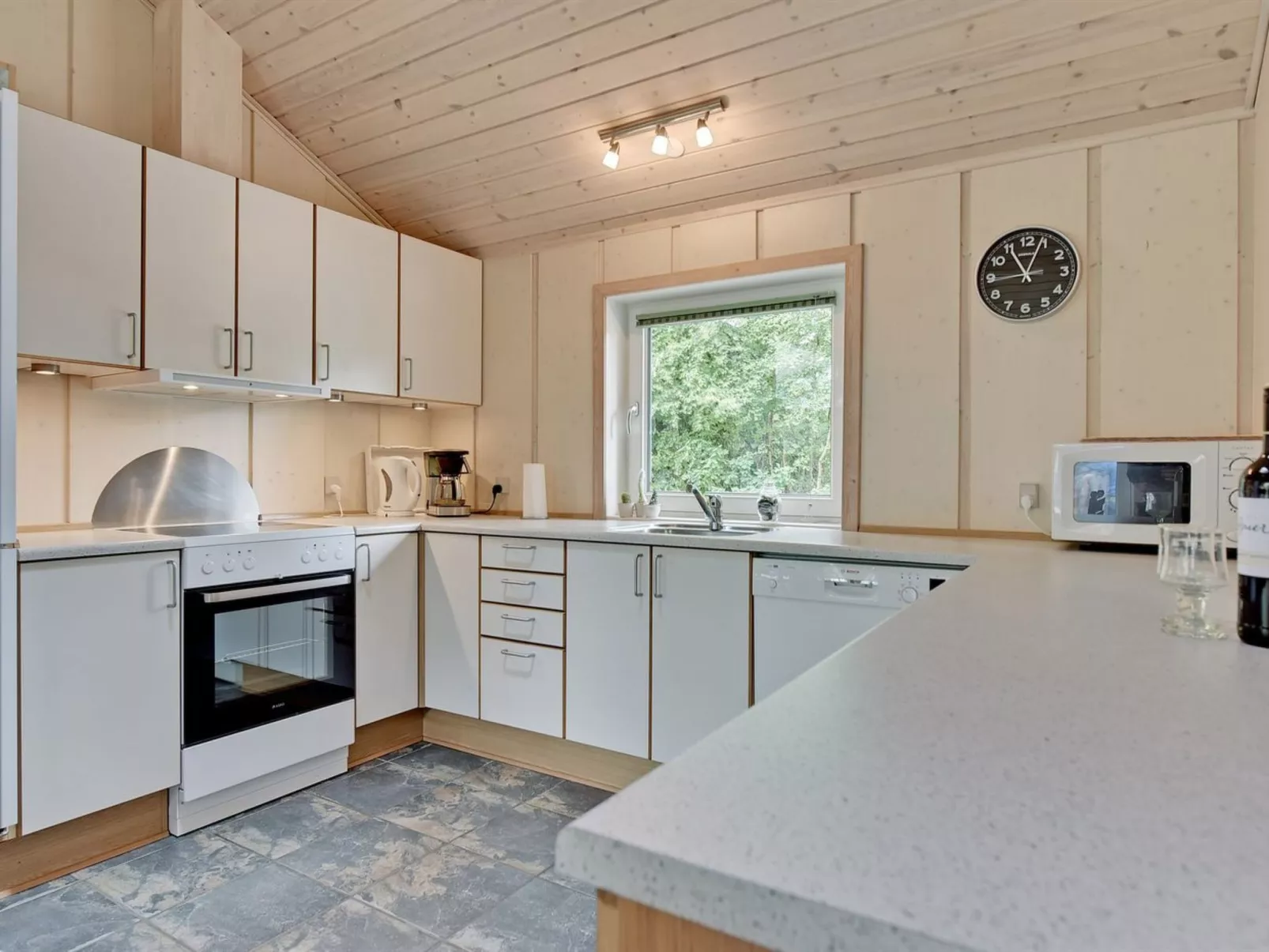 "Gundel" - 400m from the sea-Binnen