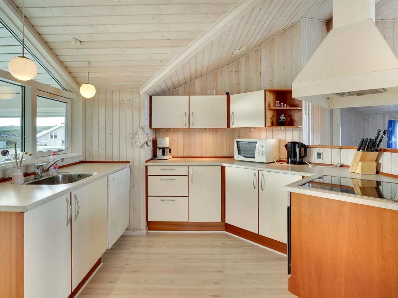 "Zaga" -  from the sea-Binnen