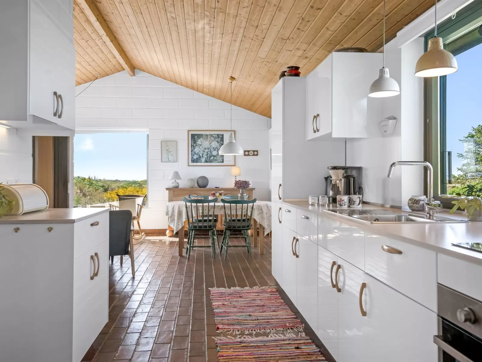 "Ehawee" - 350m from the sea-Binnen