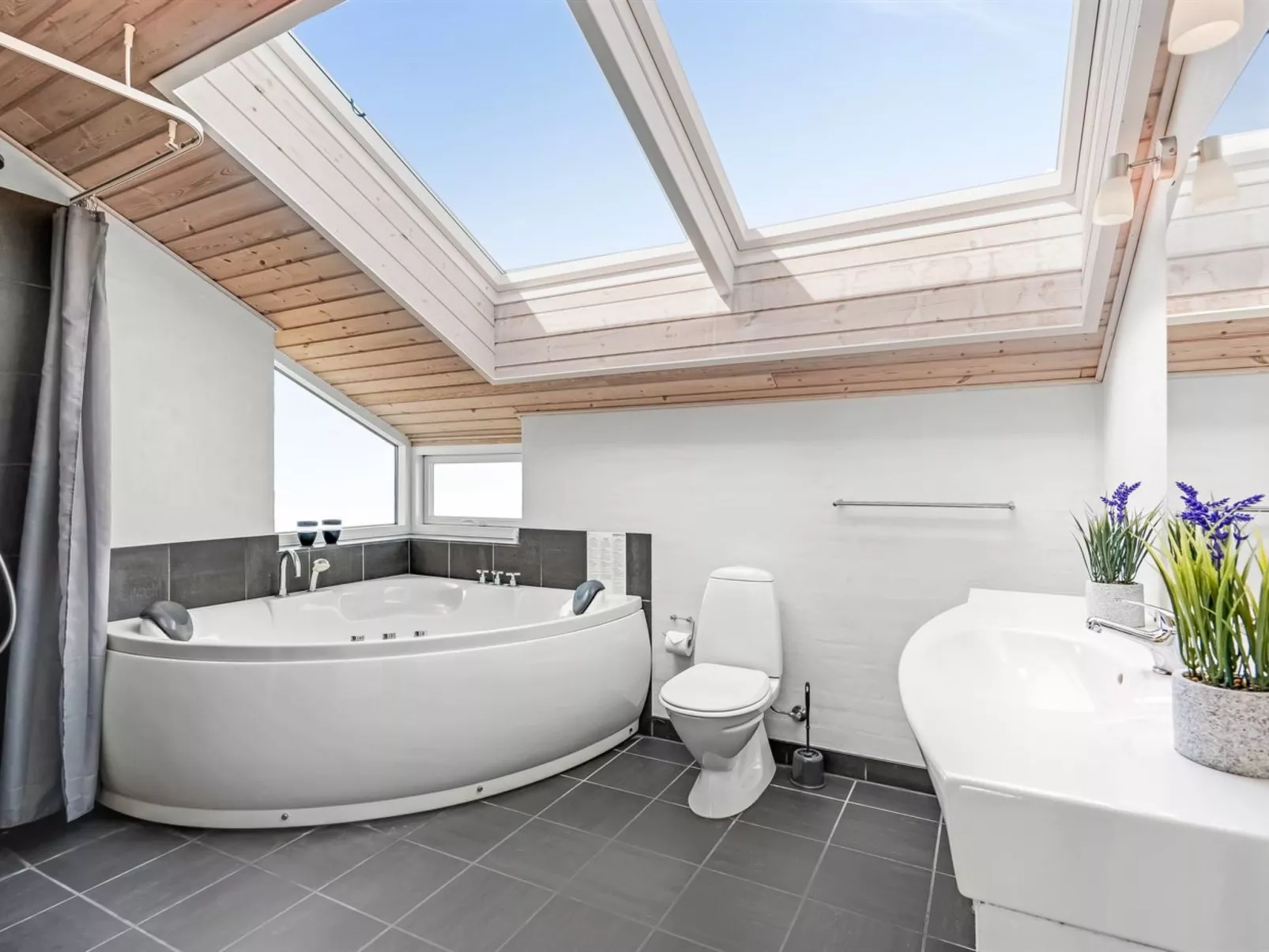 "Hornbogi" - 300m from the sea-Binnen