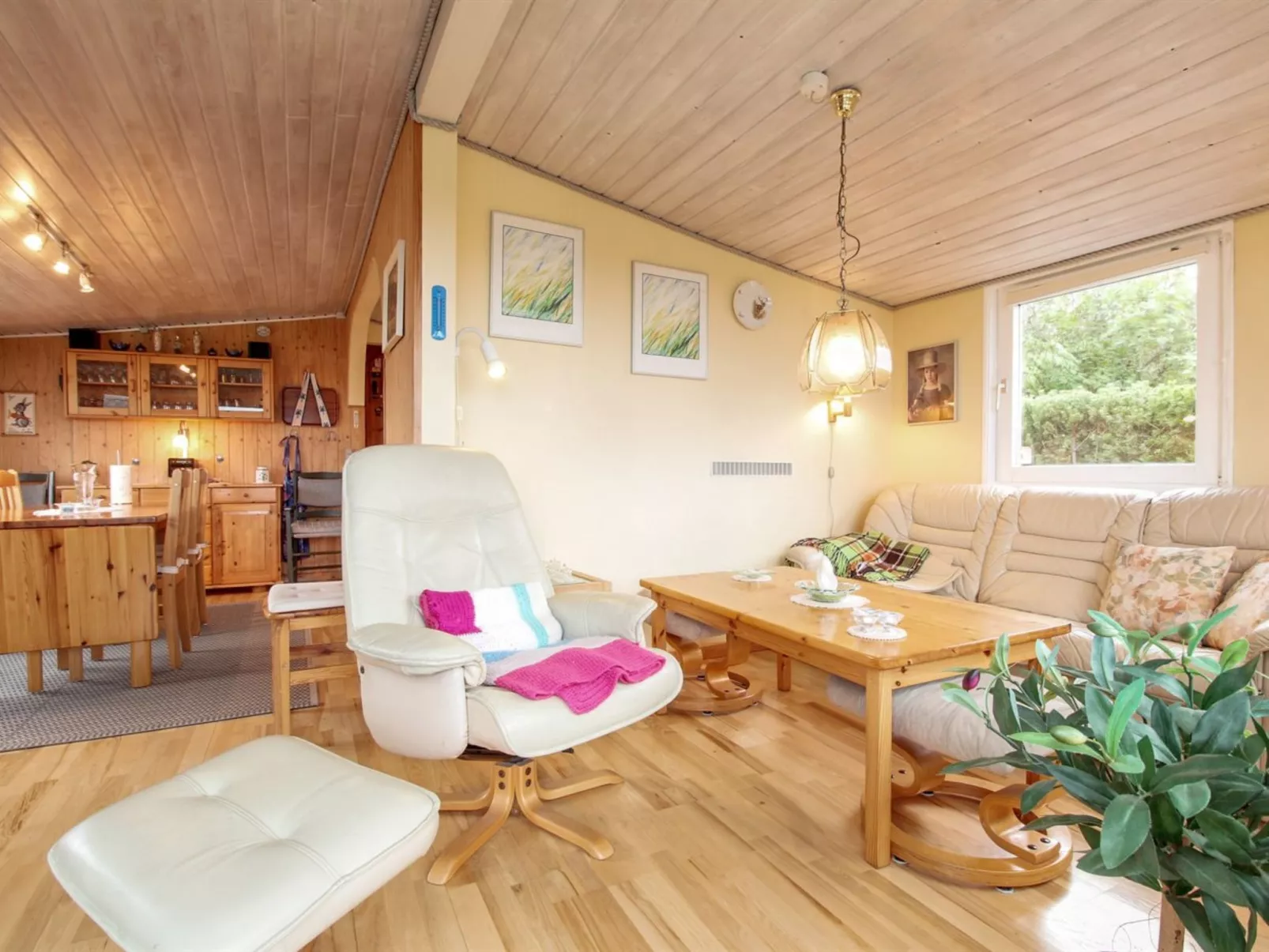 "Lilibeth" - 300m from the sea-Binnen