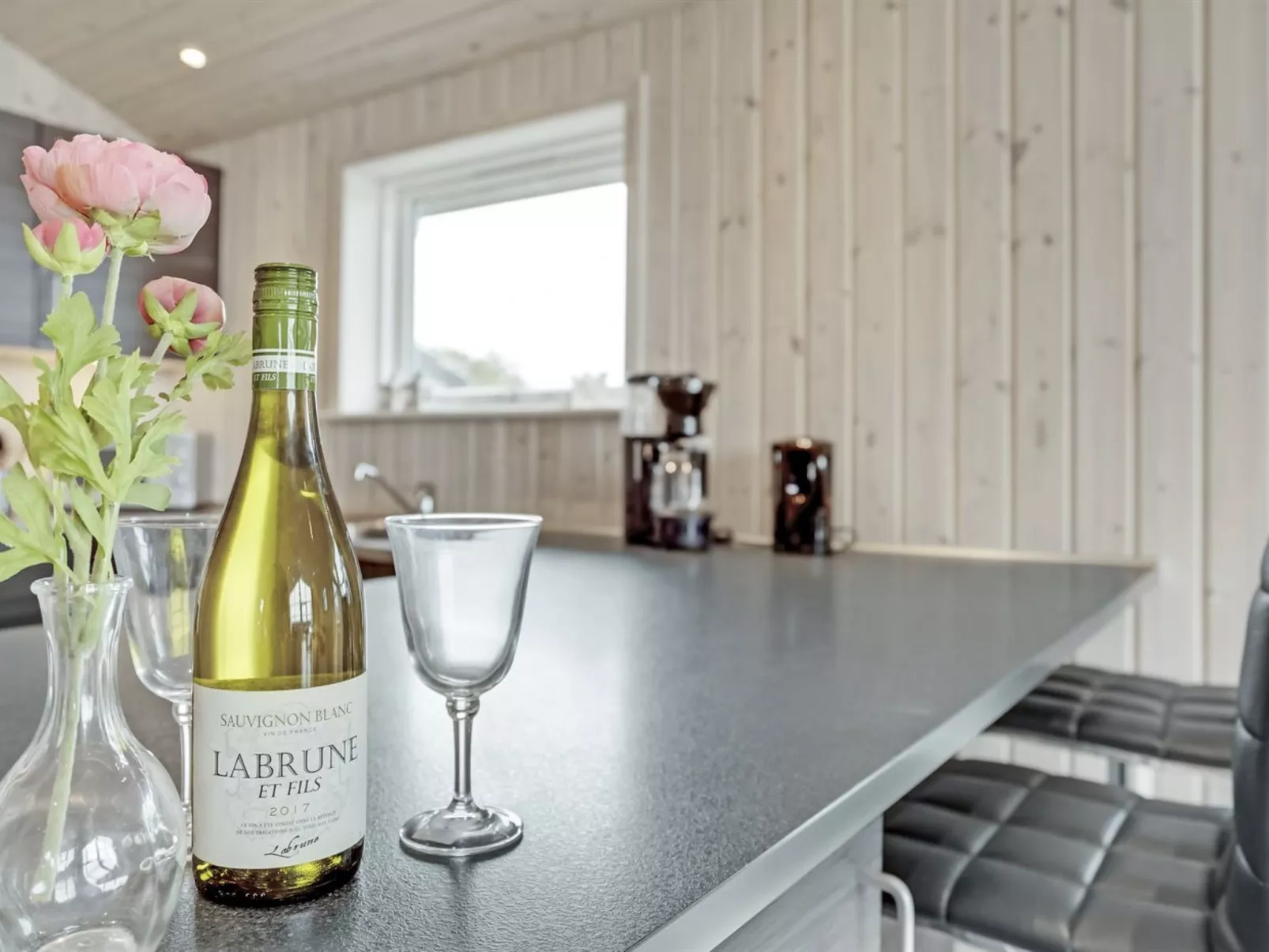 "Mavis" - 800m from the sea-Binnen